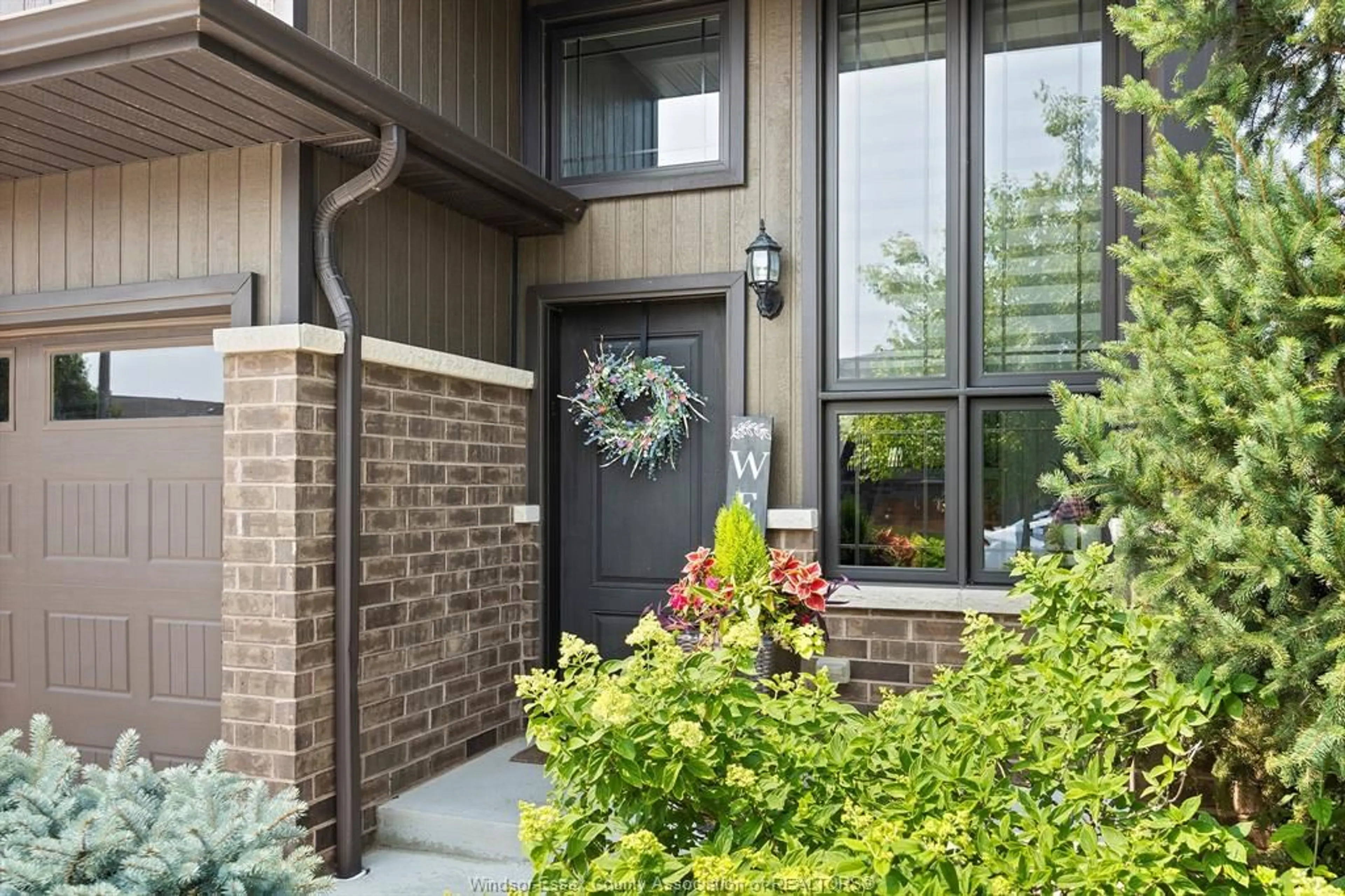 Home with brick exterior material, street for 11922 THISTLEDOWN Ave, Windsor Ontario N8P 0B6