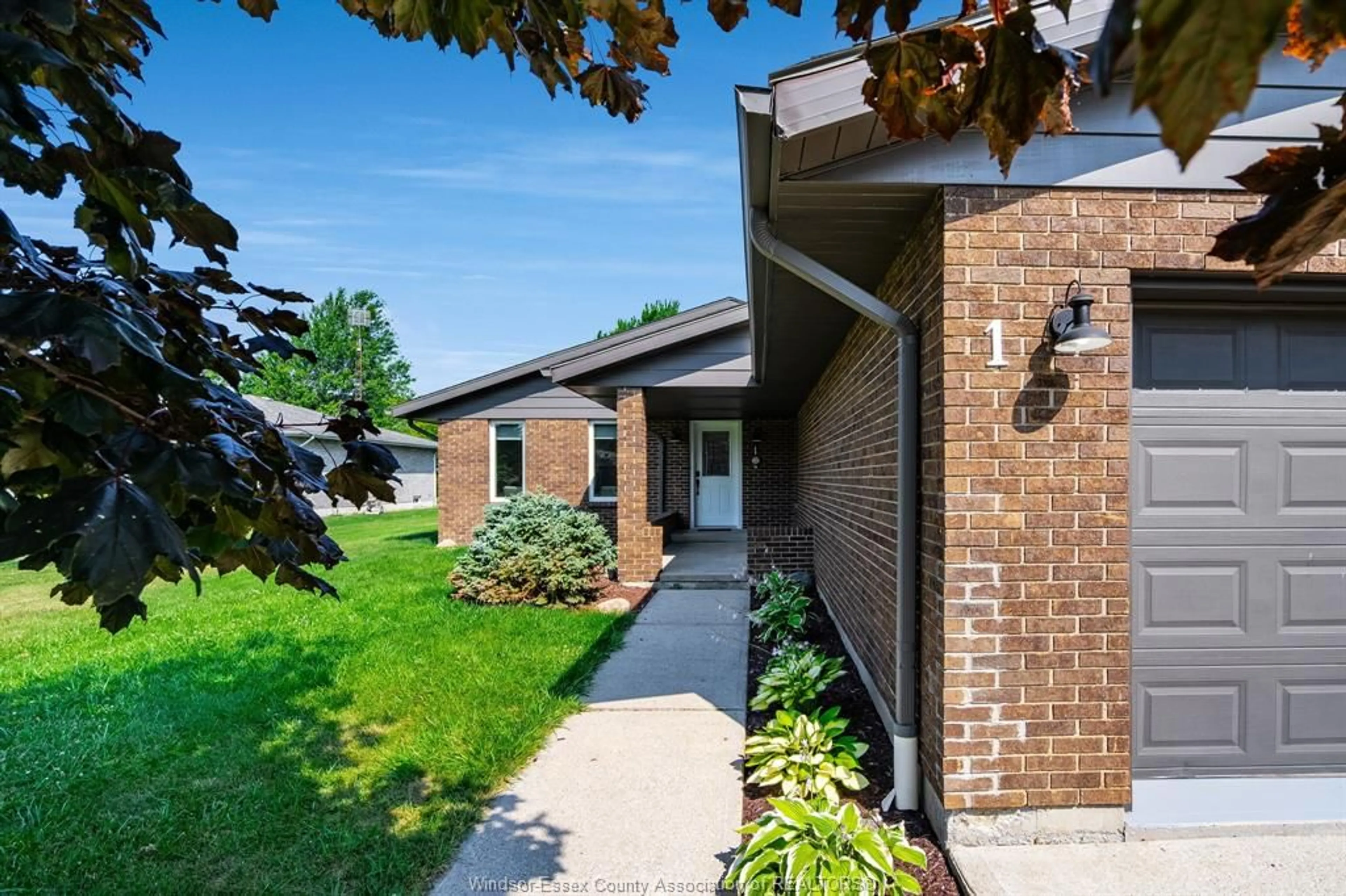 Home with brick exterior material, street for 1 CIRCLE DRIVE, Merlin Ontario N0P 1W0