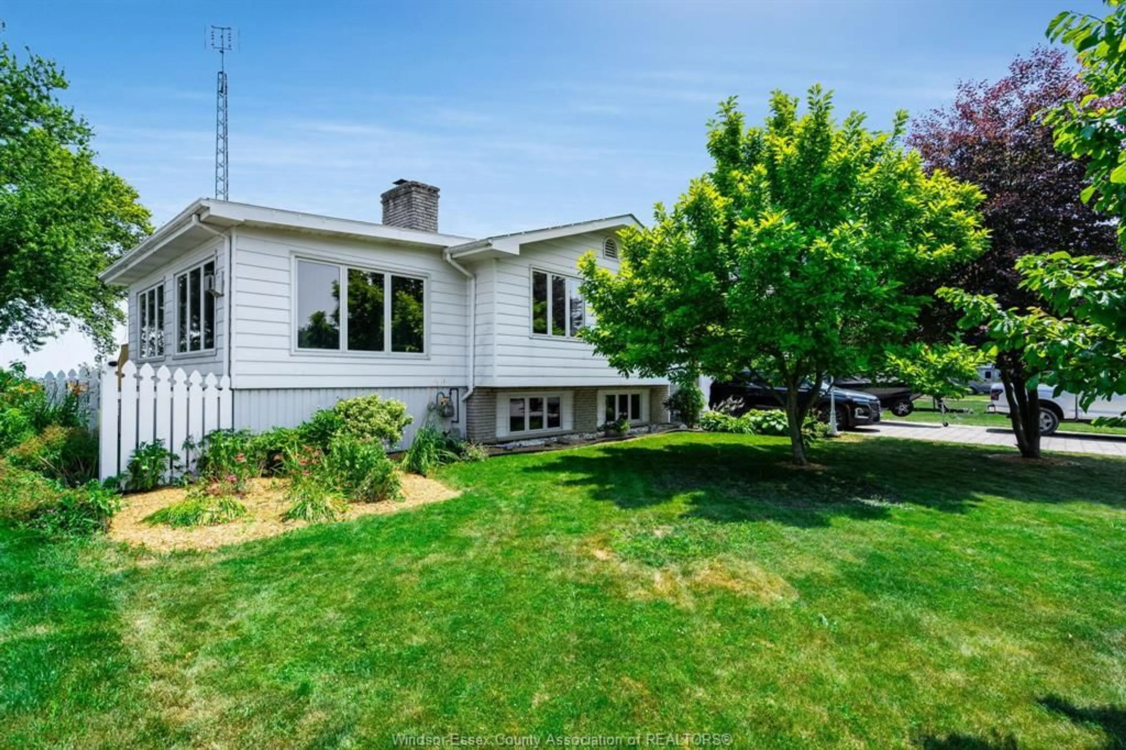 A pic from outside/outdoor area/front of a property/back of a property/a pic from drone, unknown for 26 LAWSON STREET, Tilbury Ontario N0P 2L0