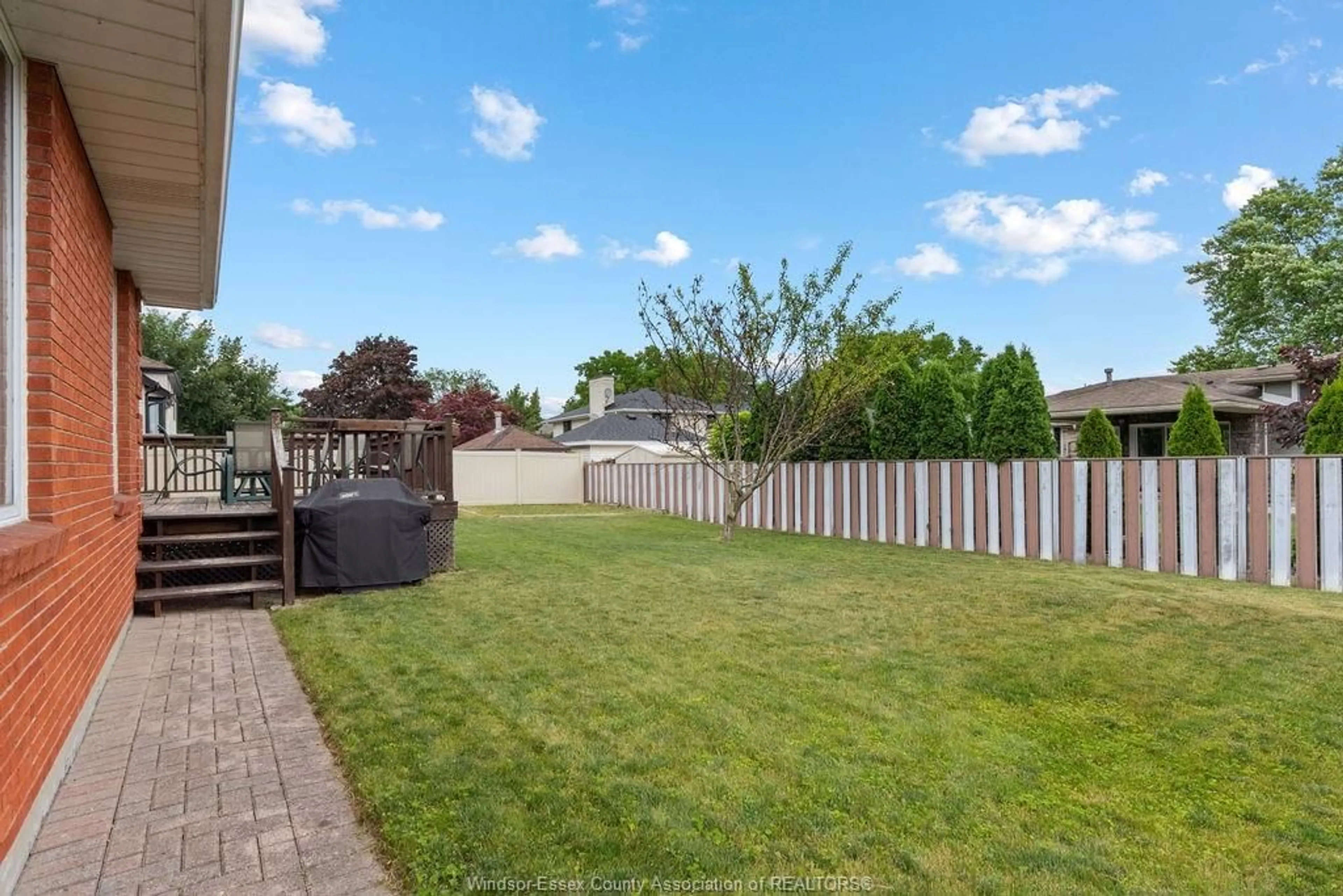 A pic from outside/outdoor area/front of a property/back of a property/a pic from drone, unknown for 510 HARBOURNE Cres, Tecumseh Ontario N8N 3J2