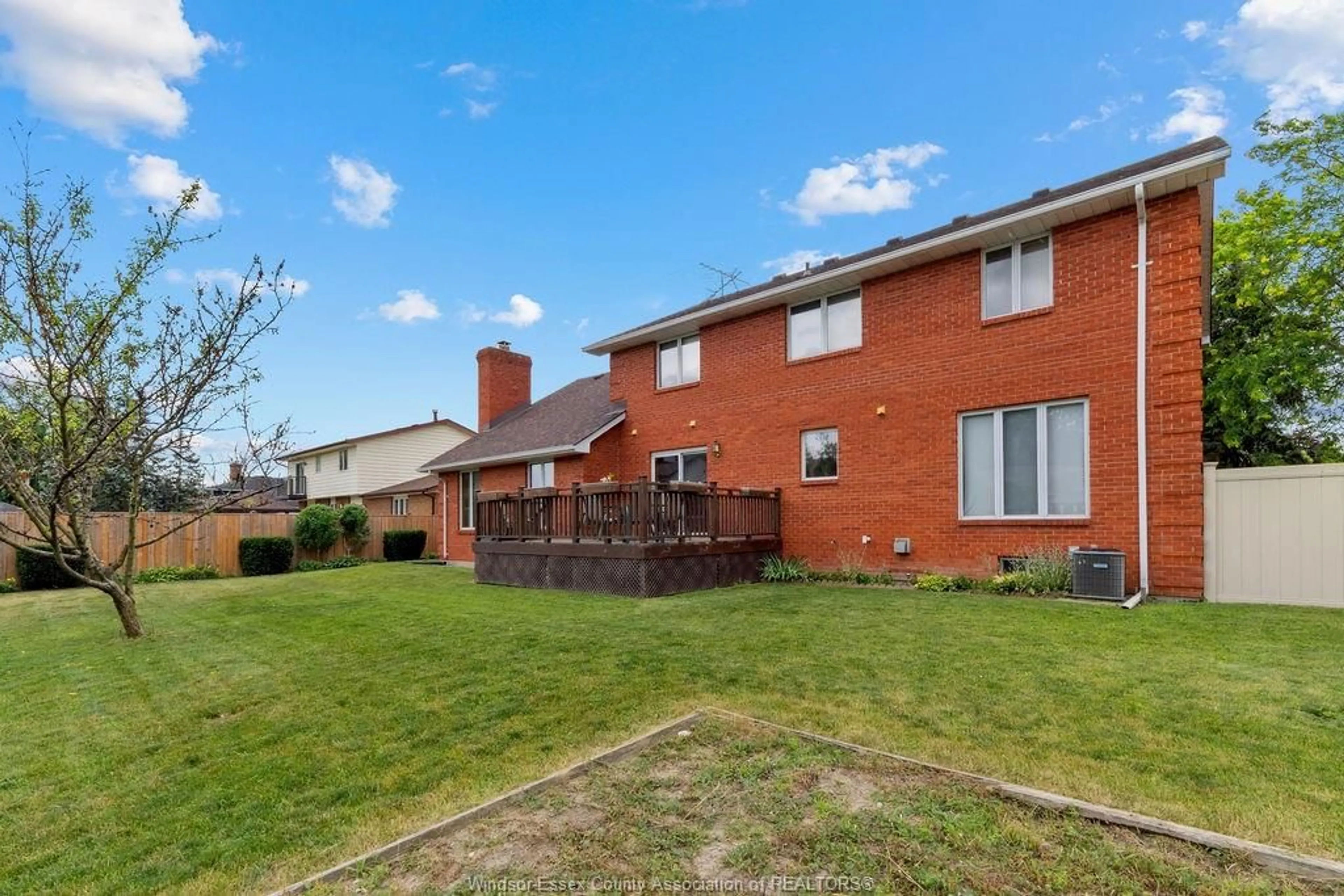 Unknown for 510 HARBOURNE Cres, Tecumseh Ontario N8N 3J2