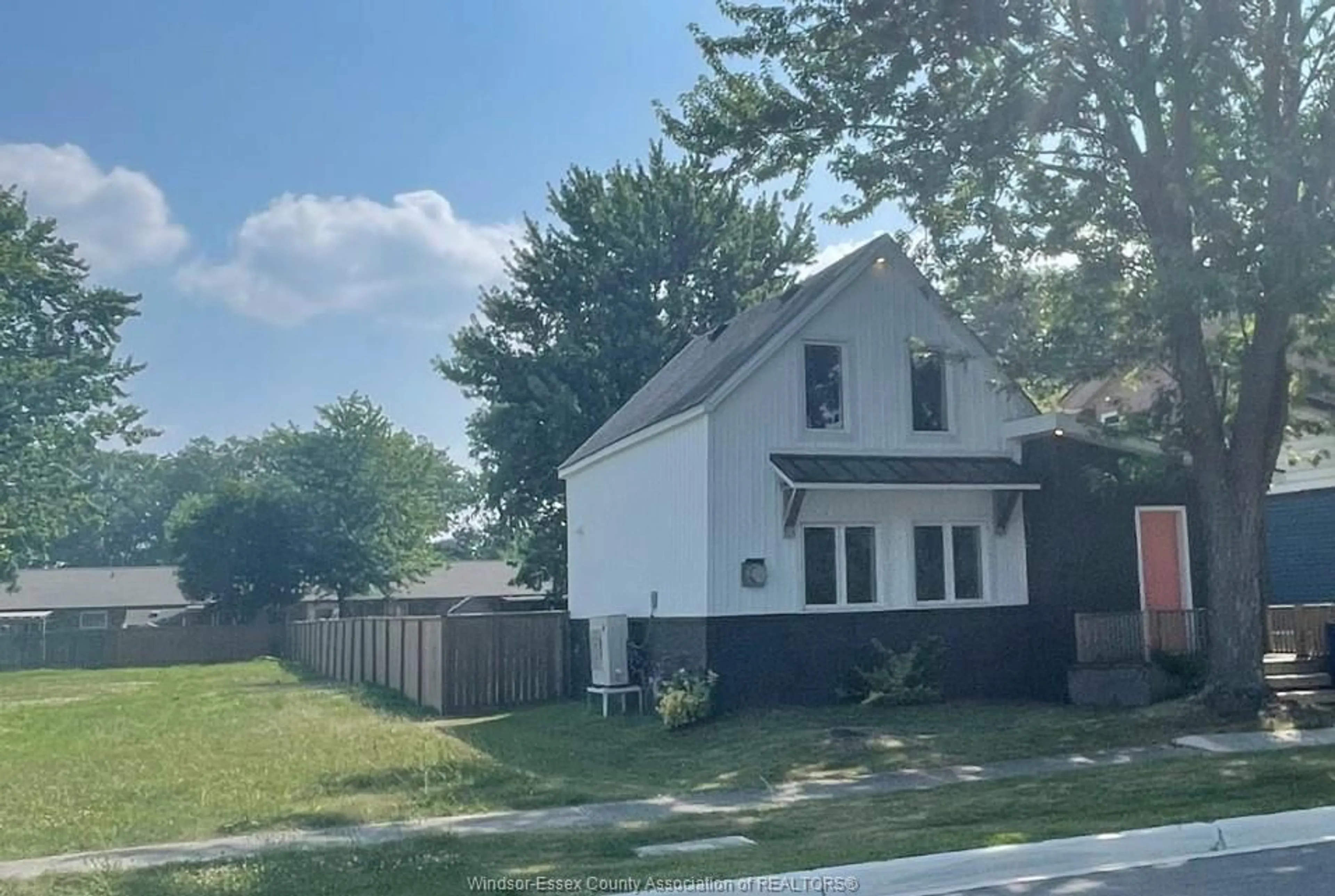 A pic from outside/outdoor area/front of a property/back of a property/a pic from drone, street for 6 ELLA St, Tilbury Ontario N0P 2L0