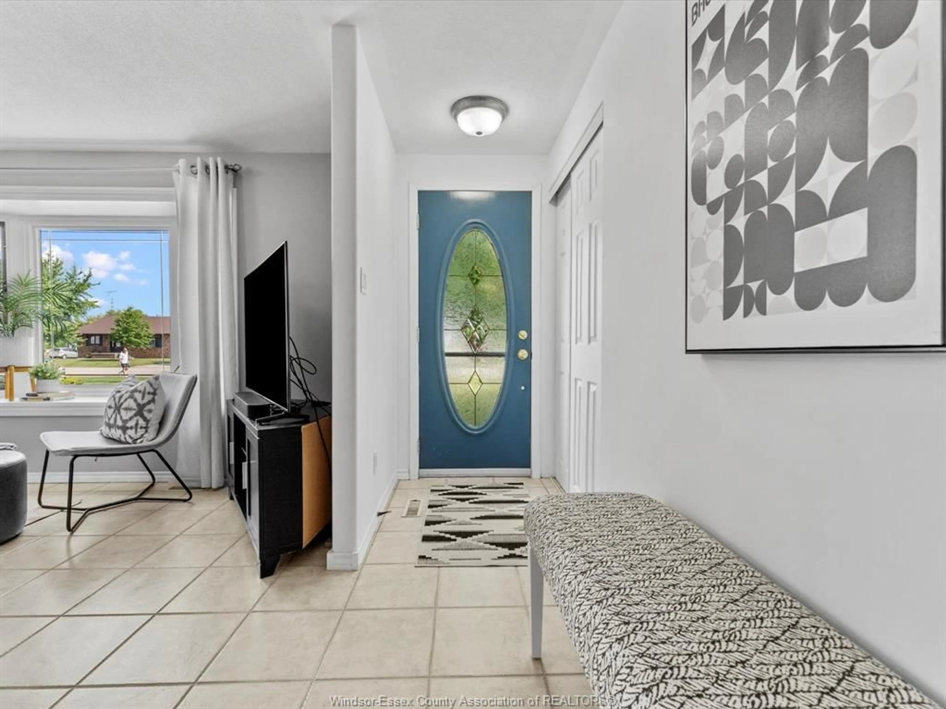 Indoor entryway for 640 County Road 8, Leamington Ontario N0P 2J0