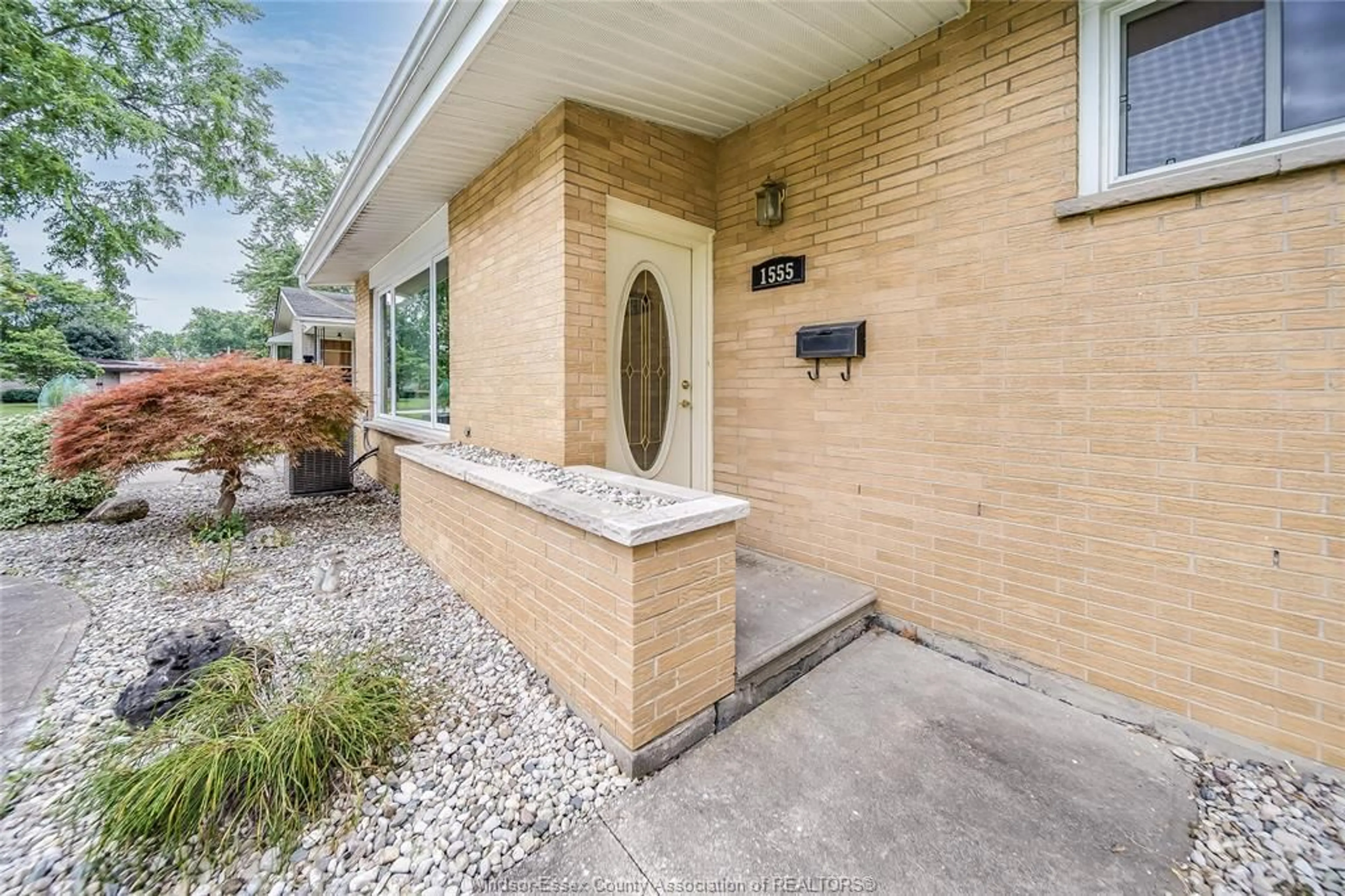 Home with brick exterior material, street for 1555 STRATFORD Crt, Windsor Ontario N9G 1W1