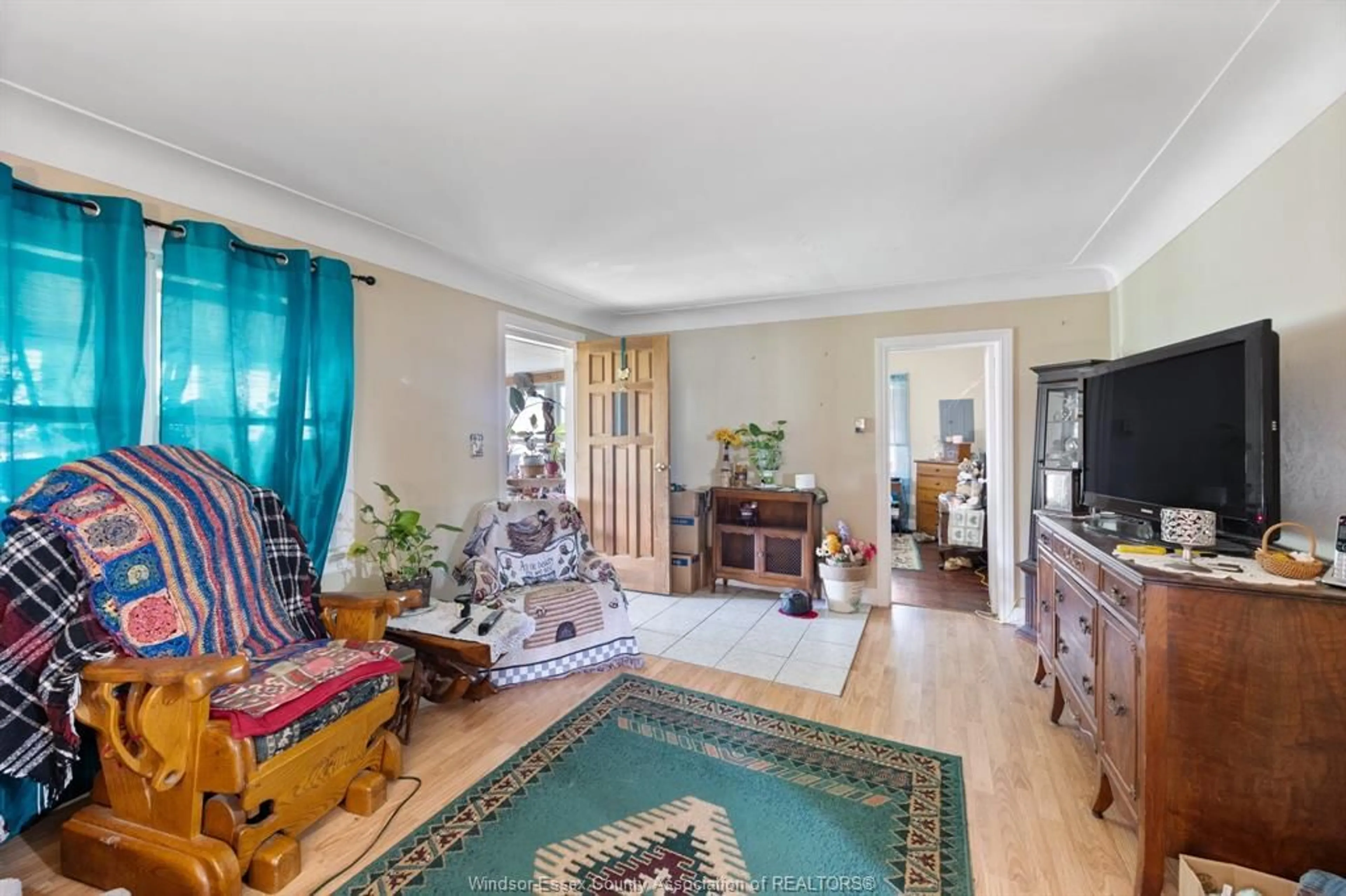 Living room with furniture, unknown for 1065 FORD Blvd, Windsor Ontario N8S 2G2
