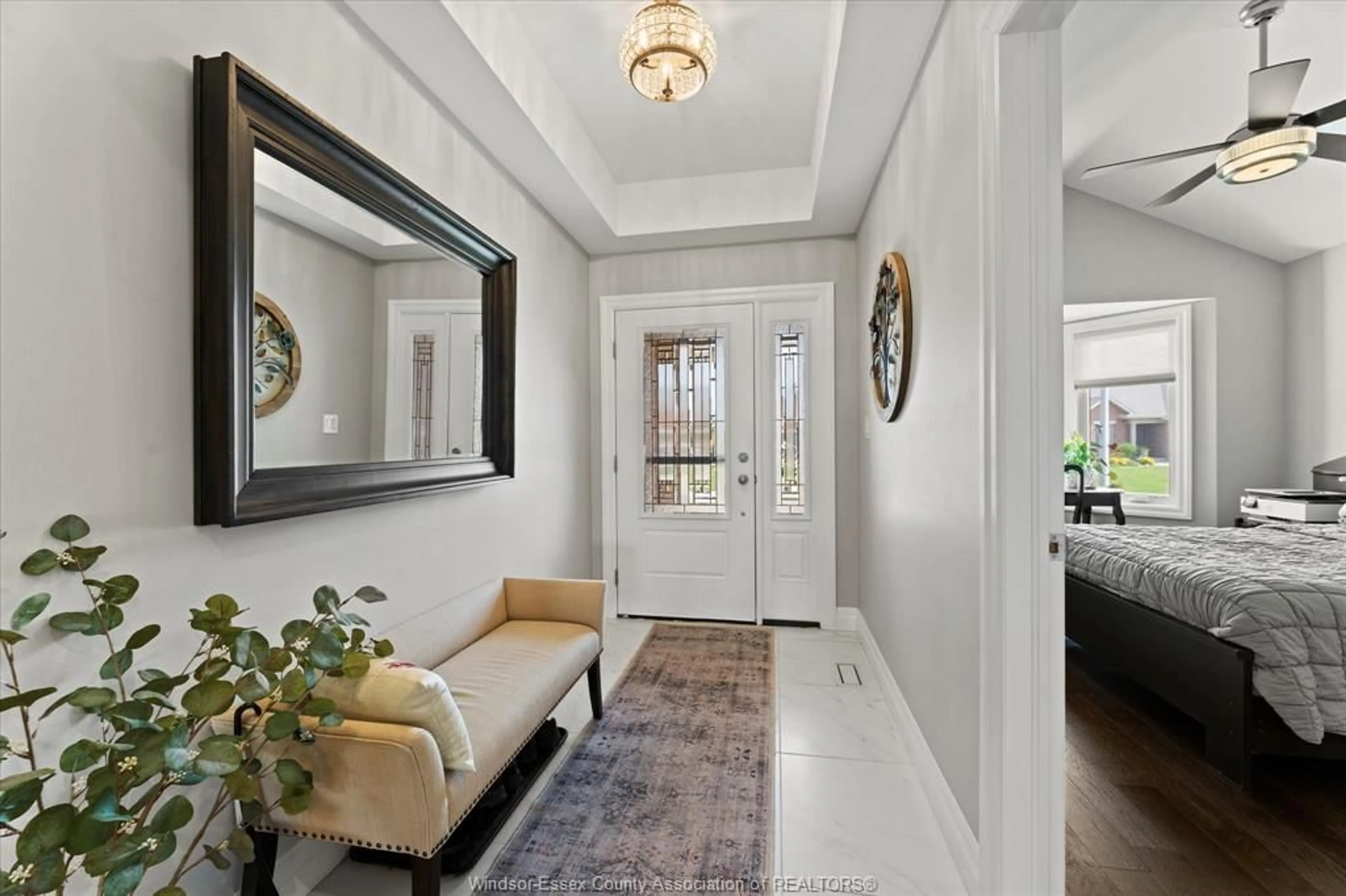 Indoor entryway for 58 YORK Blvd, Kingsville Ontario N9Y 0G3