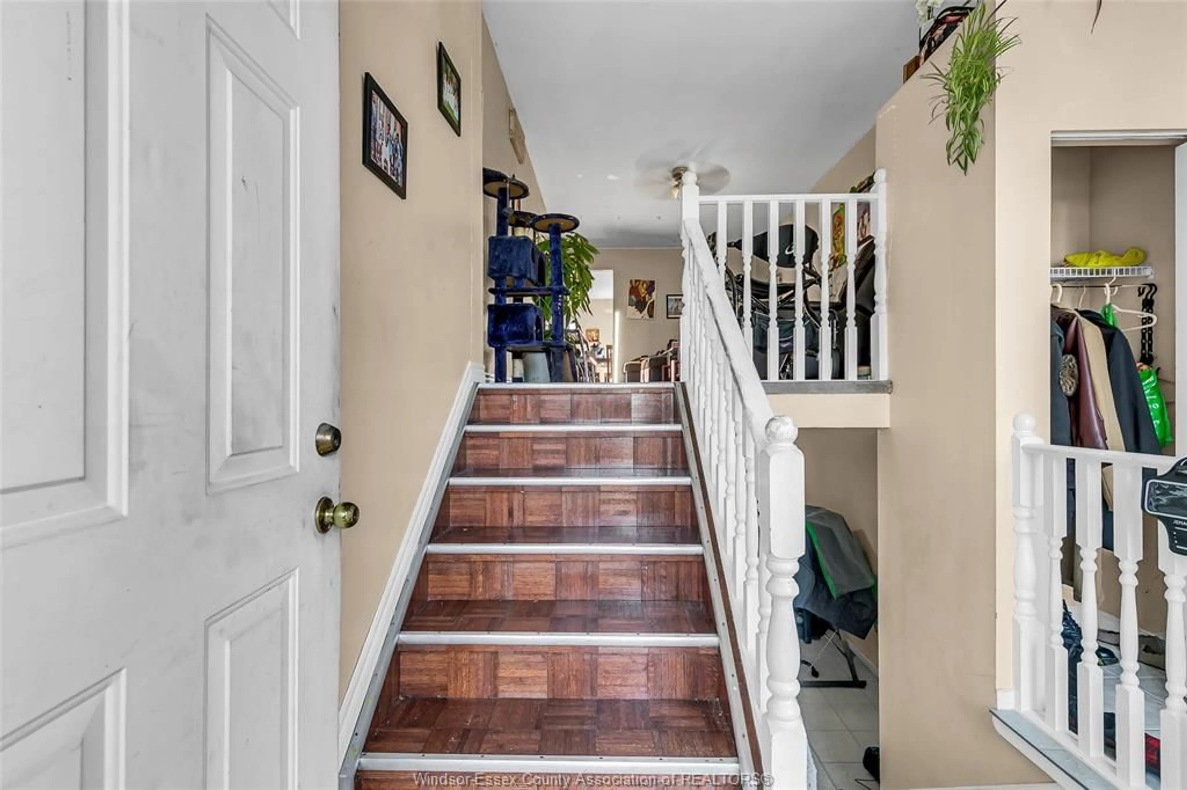 Indoor entryway for 2631 TEEDIE Cres, Windsor Ontario N8R 2K5