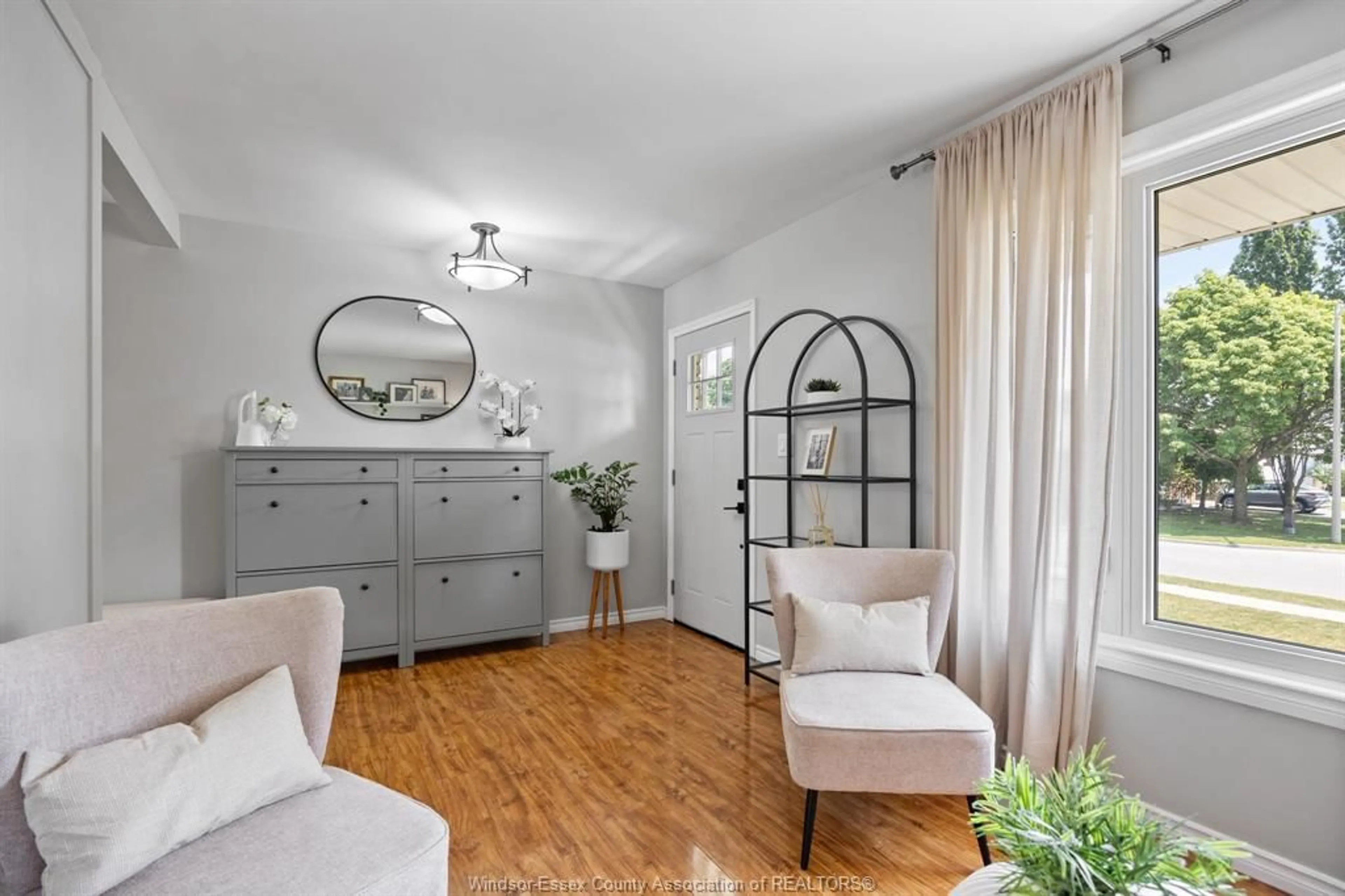 Living room with furniture, unknown for 9 KENTUCKY Ave, Amherstburg Ontario N9V 3S7