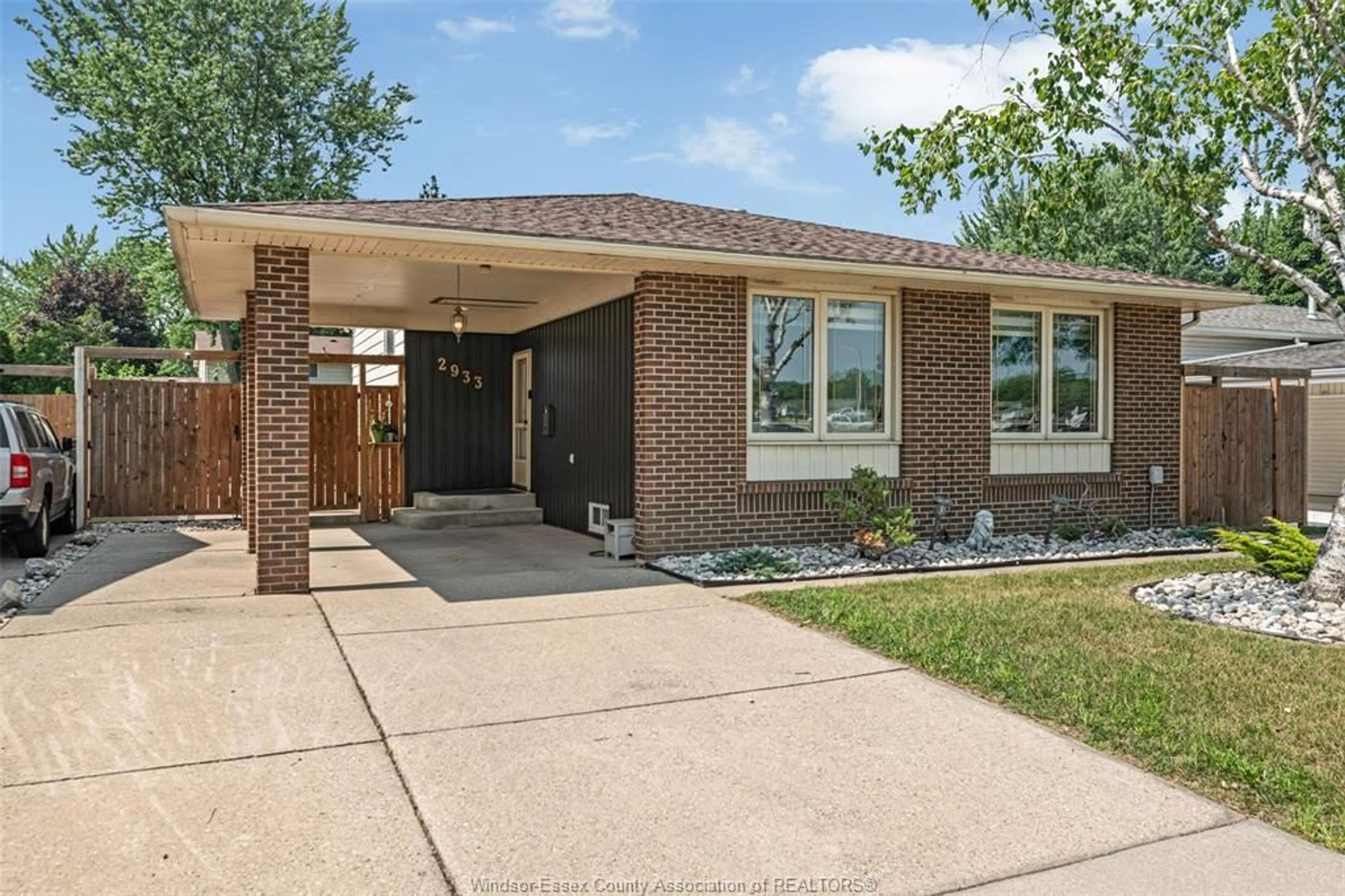 Home with brick exterior material, street for 2933 WILDWOOD Dr, Windsor Ontario N8R 1T9
