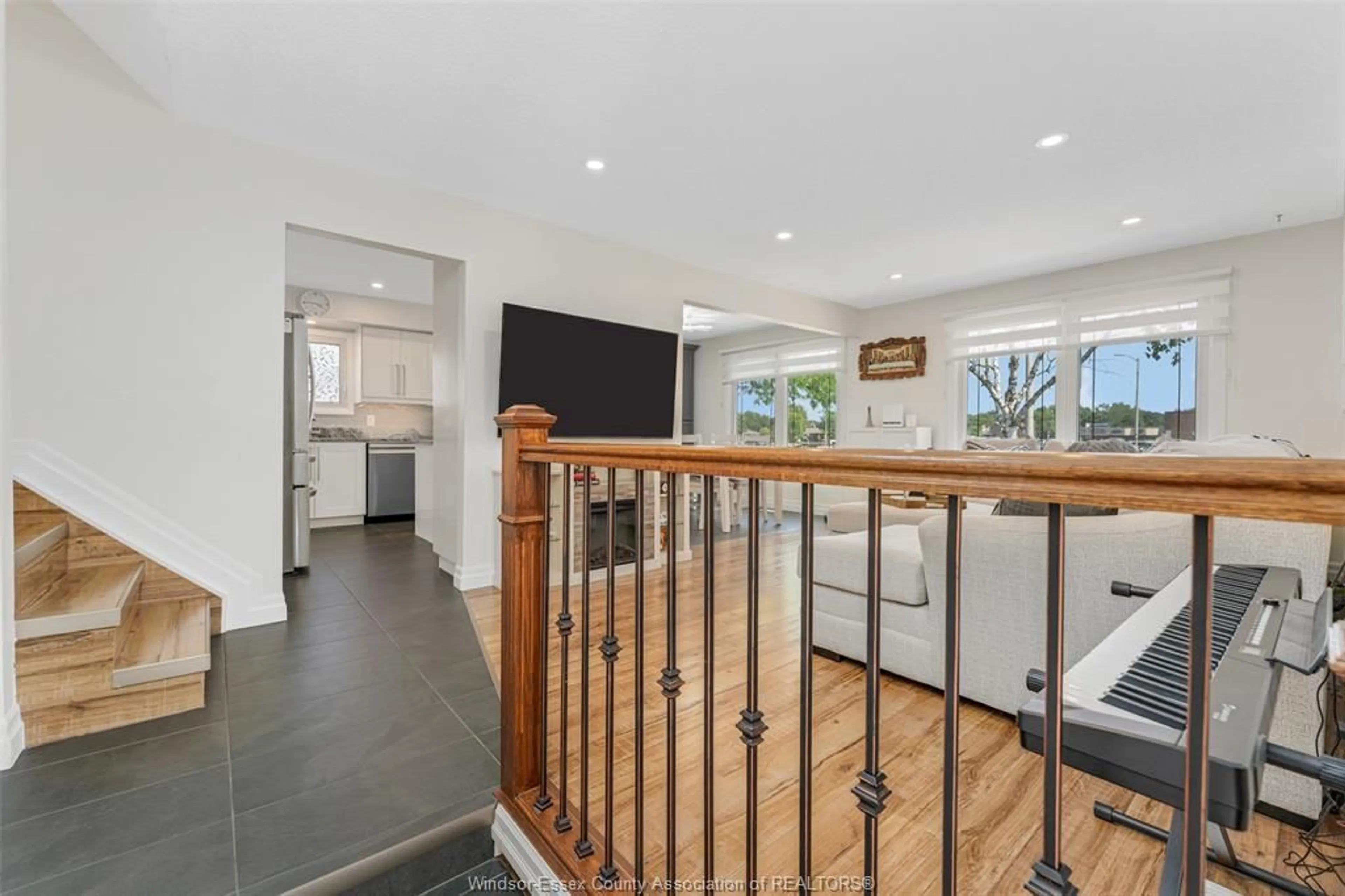 Unknown for 2933 WILDWOOD Dr, Windsor Ontario N8R 1T9