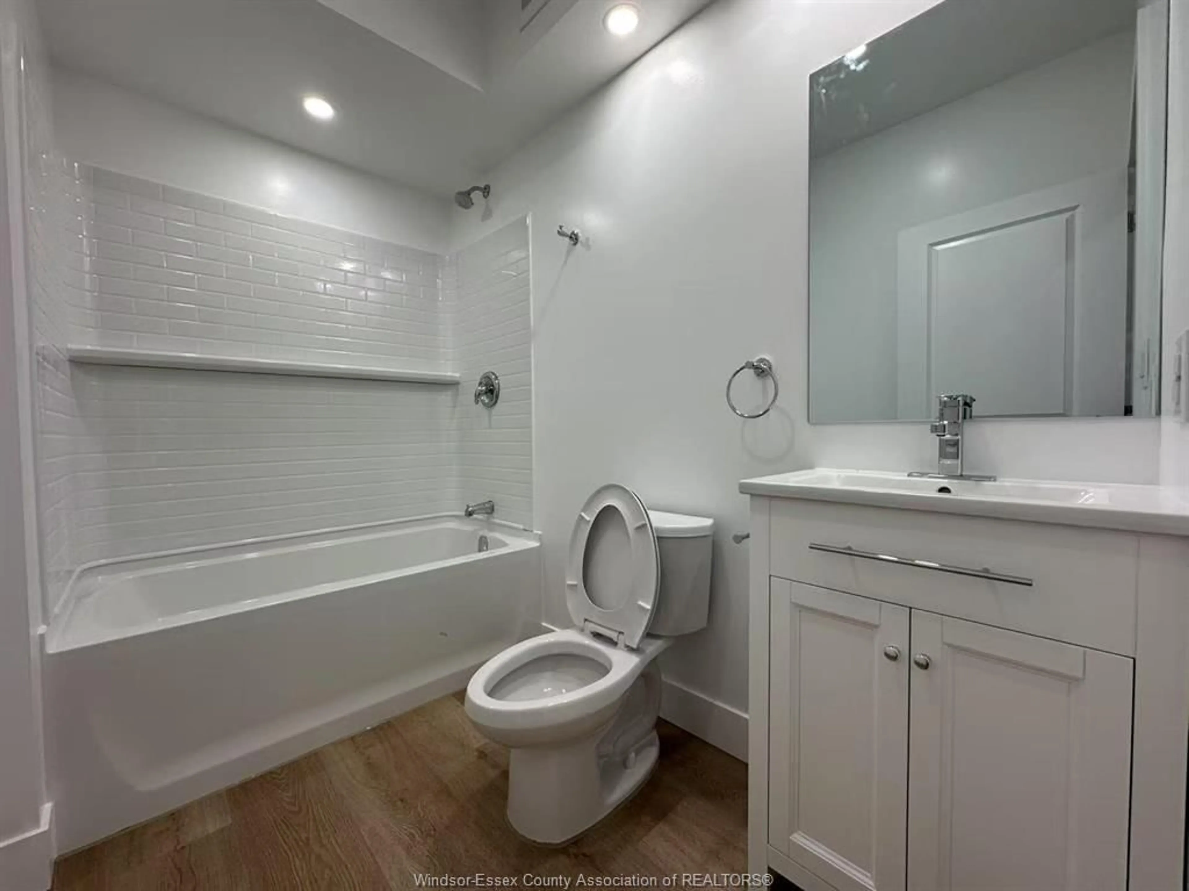 Standard bathroom, unknown for 788 BRIDGE, Windsor Ontario N9B 2M6