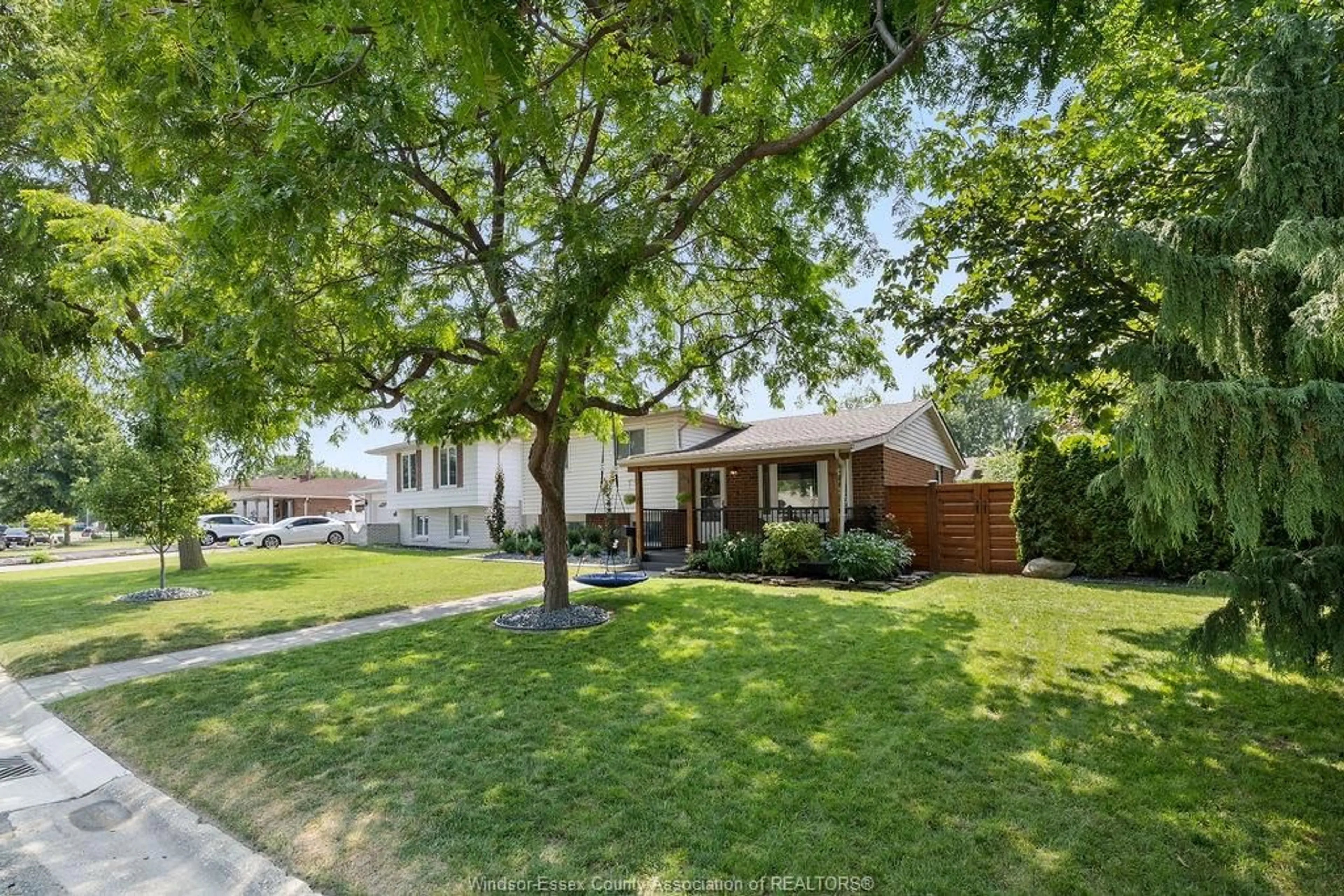 A pic from outside/outdoor area/front of a property/back of a property/a pic from drone, street for 73 VIRGINIA Ave, Amherstburg Ontario N9V 3N2