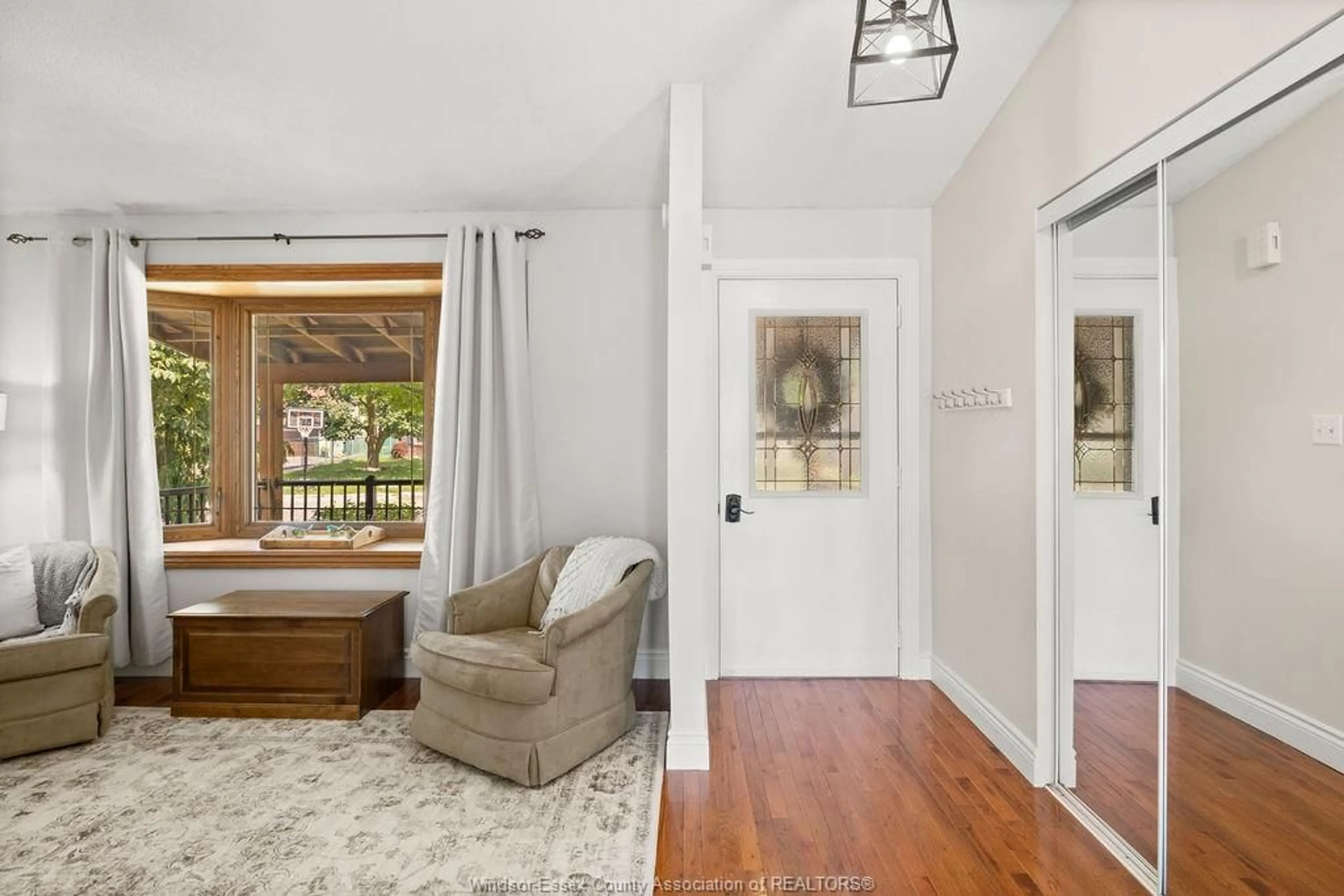 Indoor entryway for 73 VIRGINIA Ave, Amherstburg Ontario N9V 3N2