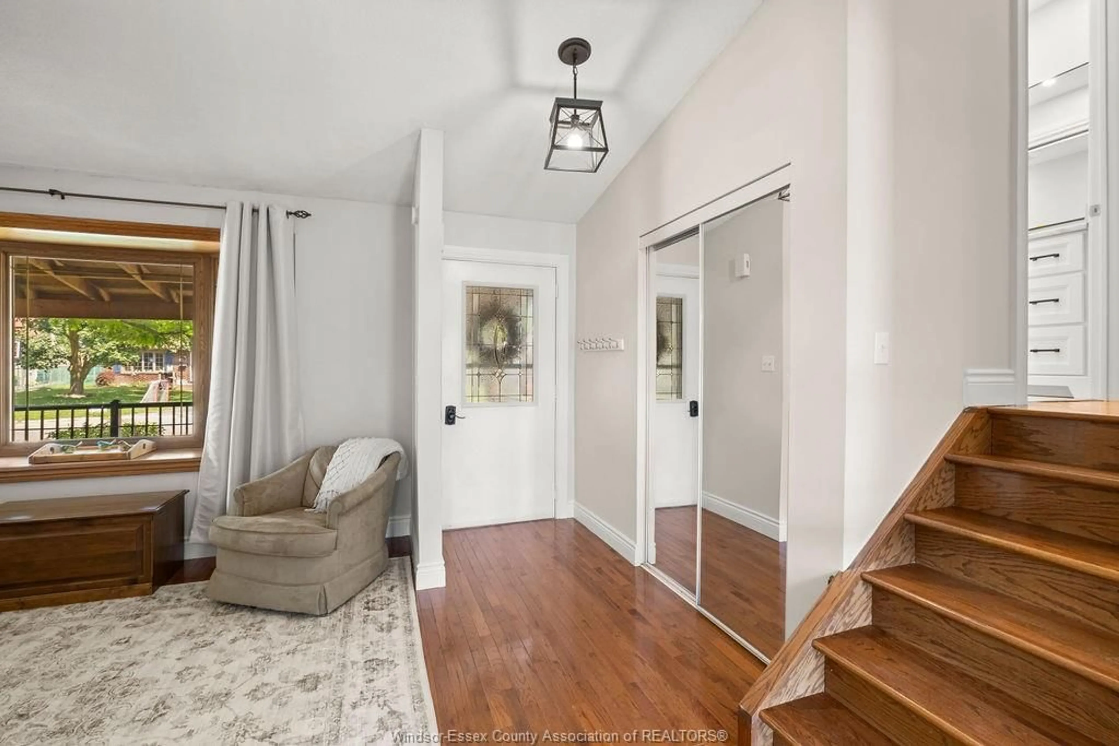 Indoor entryway for 73 VIRGINIA Ave, Amherstburg Ontario N9V 3N2