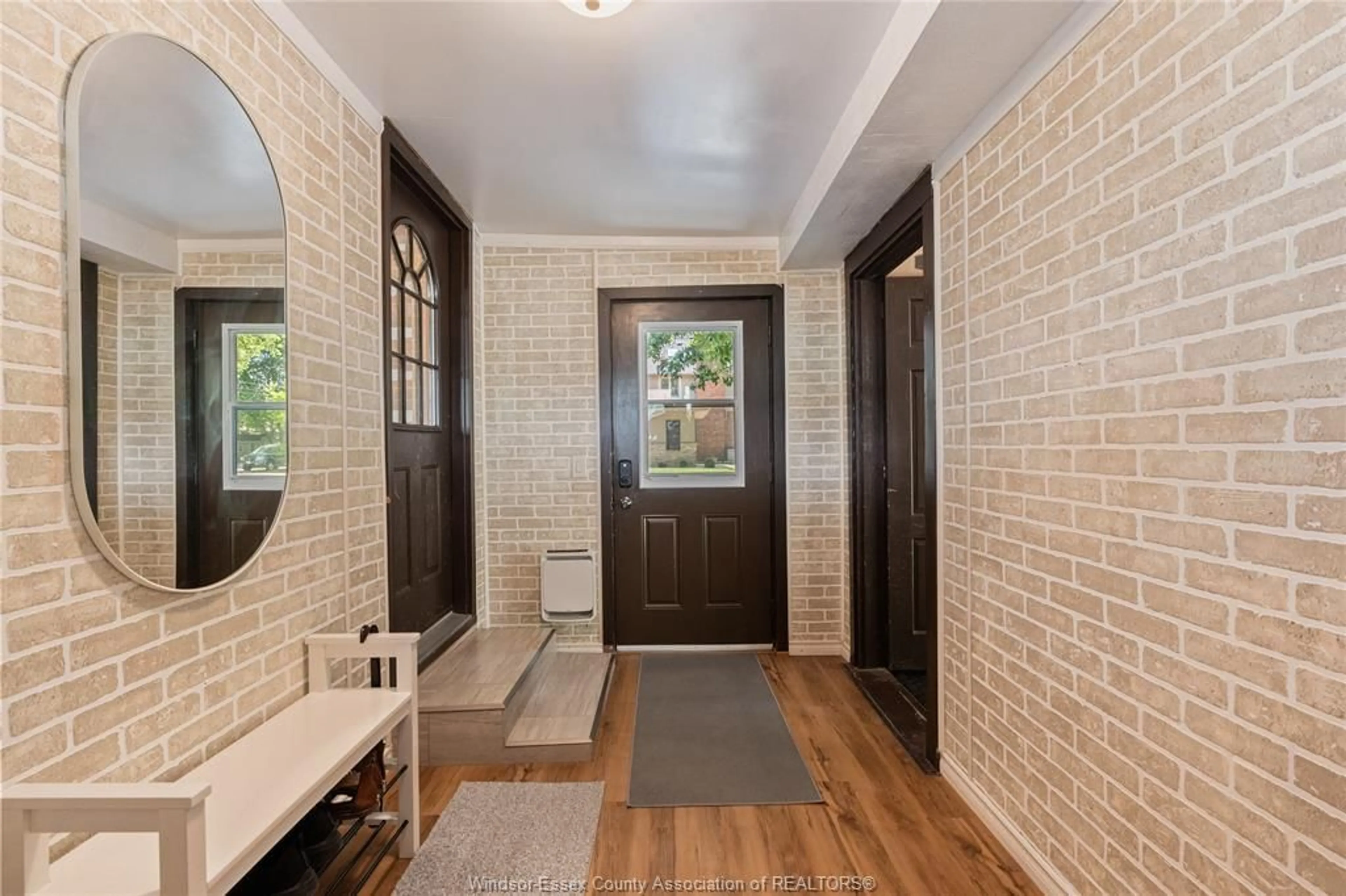 Indoor entryway for 979 MAPLE GROVE Dr, Harrow Ontario N0R 1G0
