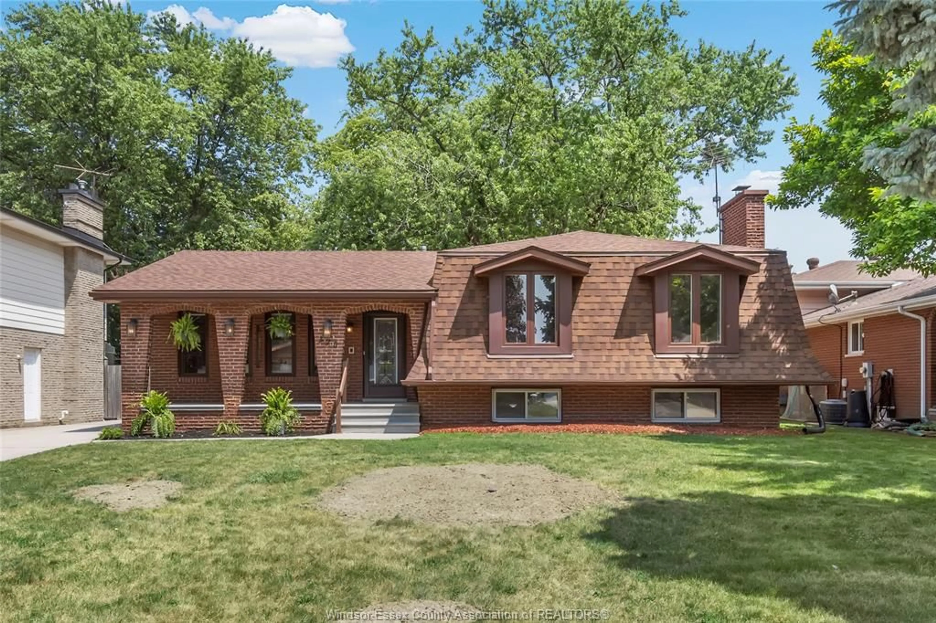 Home with brick exterior material, street for 370 CENTENNIAL, Tecumseh Ontario N8N 2P2