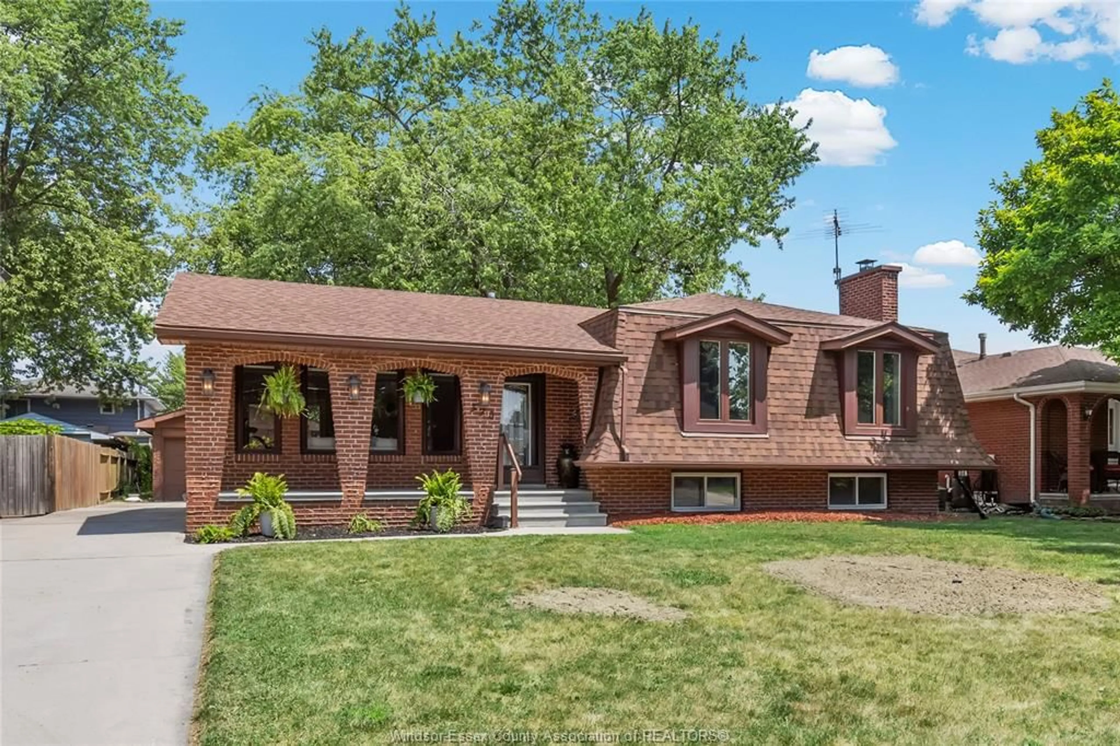 Home with brick exterior material, street for 370 CENTENNIAL, Tecumseh Ontario N8N 2P2