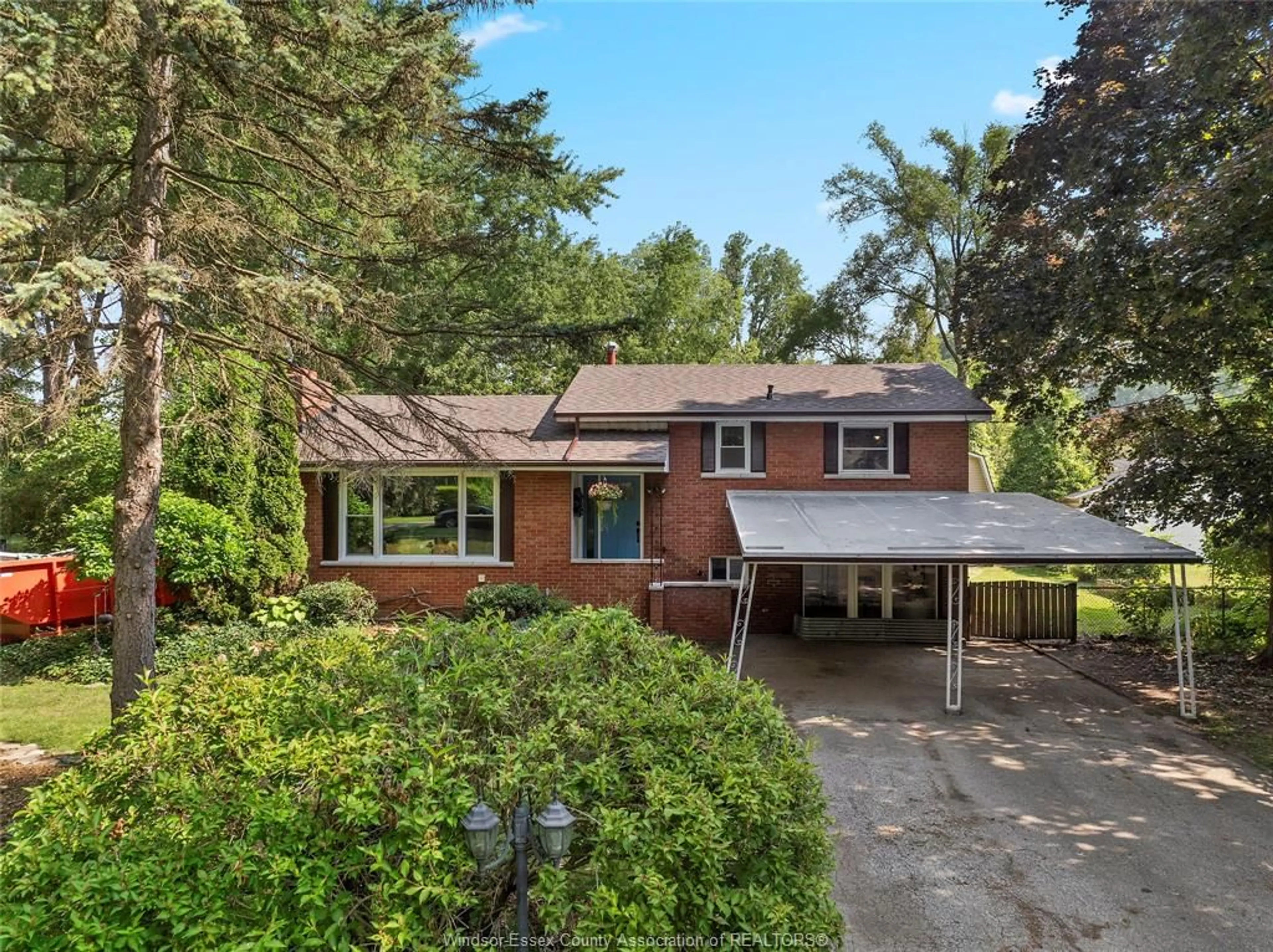 A pic from outside/outdoor area/front of a property/back of a property/a pic from drone, street for 65 MAJOR, LaSalle Ontario N9J 1C6