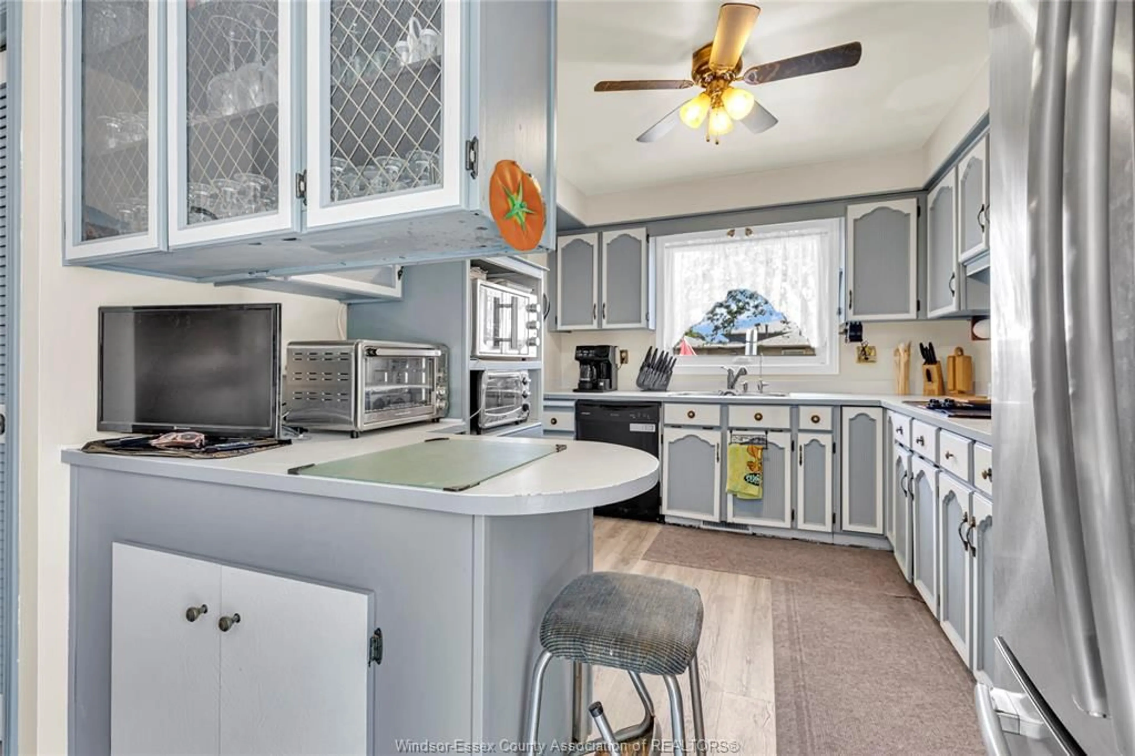 Open concept kitchen, ceramic/tile floor for 3297 ROSEBRIAR Rd, Windsor Ontario N8R 1Y2