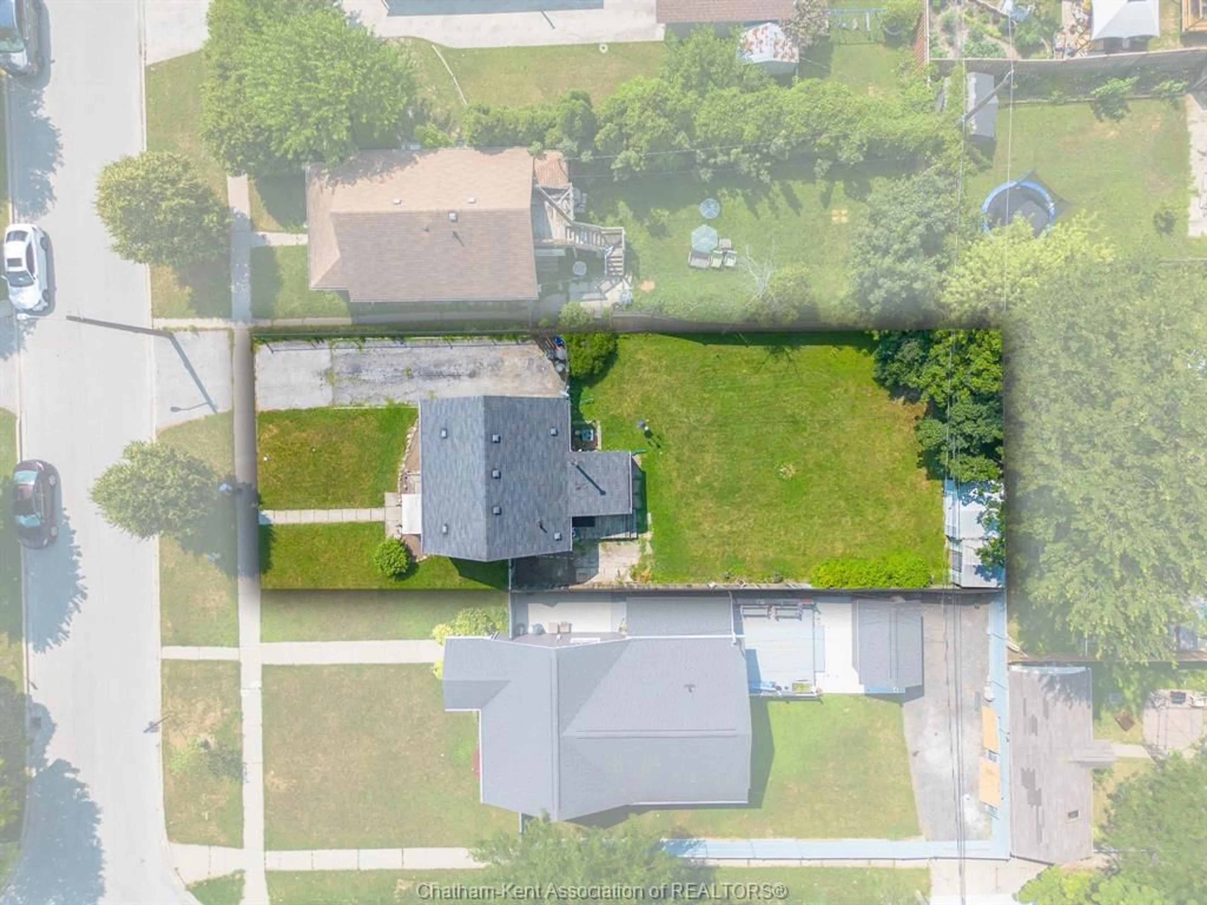 A pic from outside/outdoor area/front of a property/back of a property/a pic from drone, street for 1809 ALBERT Rd, Windsor Ontario N8W 3X1