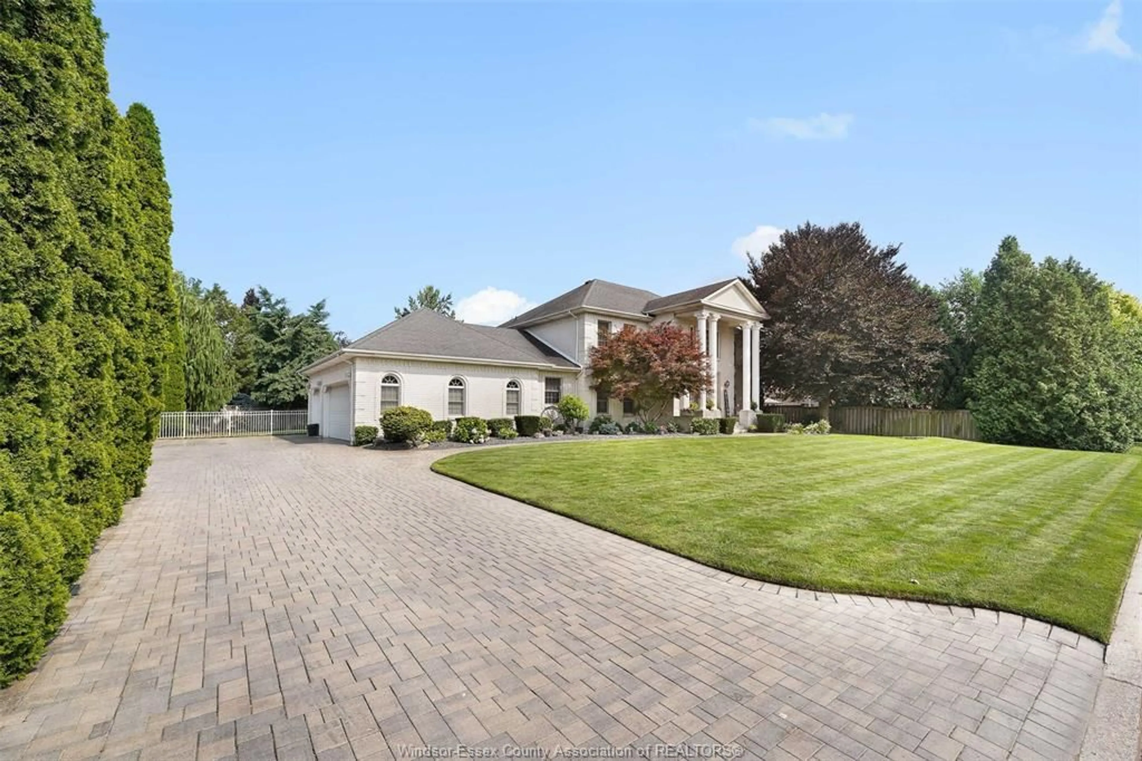 A pic from outside/outdoor area/front of a property/back of a property/a pic from drone, unknown for 5910 CADY, LaSalle Ontario N9H 2L2