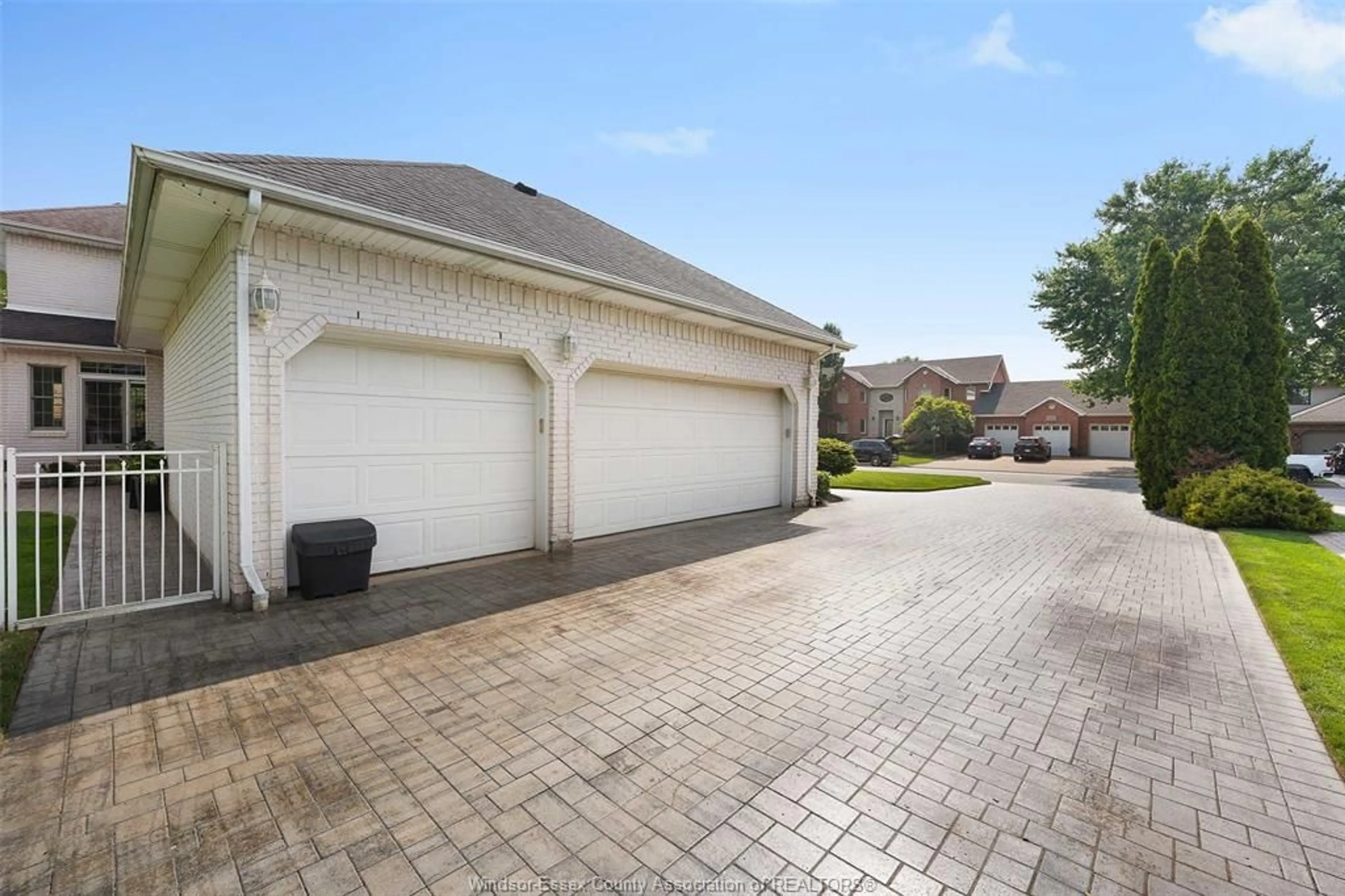 Indoor garage for 5910 CADY, LaSalle Ontario N9H 2L2