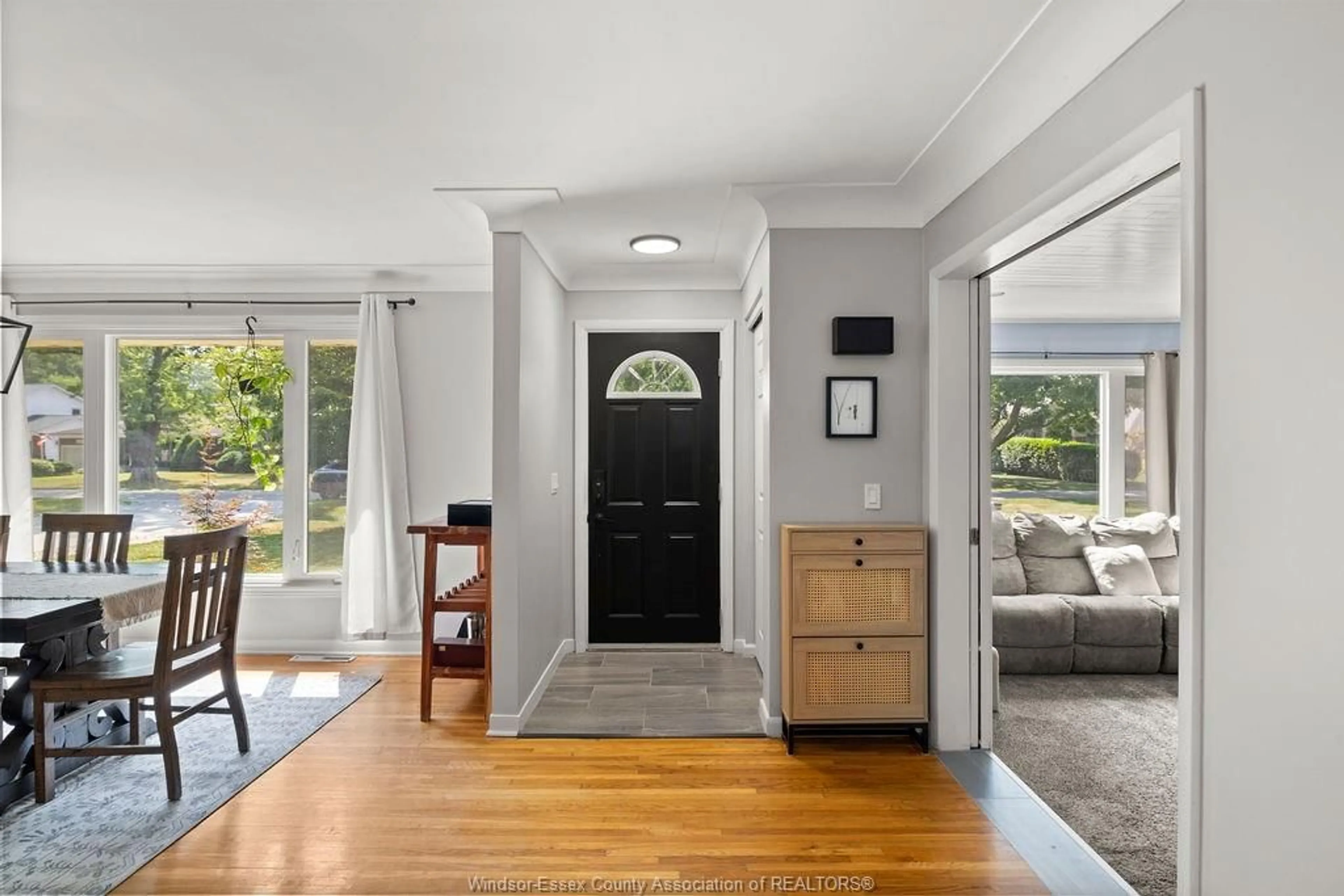Indoor entryway for 258 ARLINGTON BLVD, Tecumseh Ontario N8N 2J7