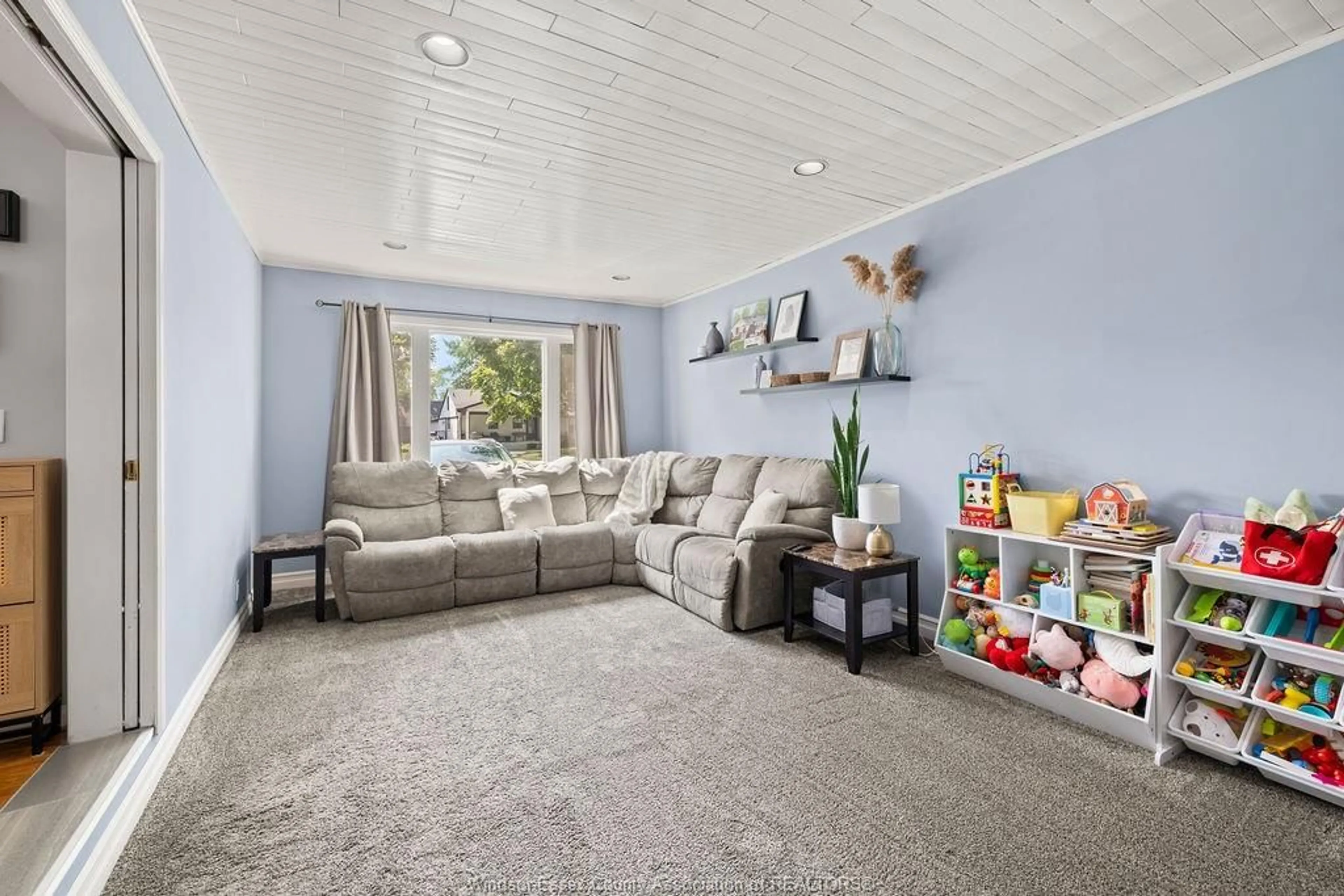Living room with furniture, unknown for 258 ARLINGTON BLVD, Tecumseh Ontario N8N 2J7