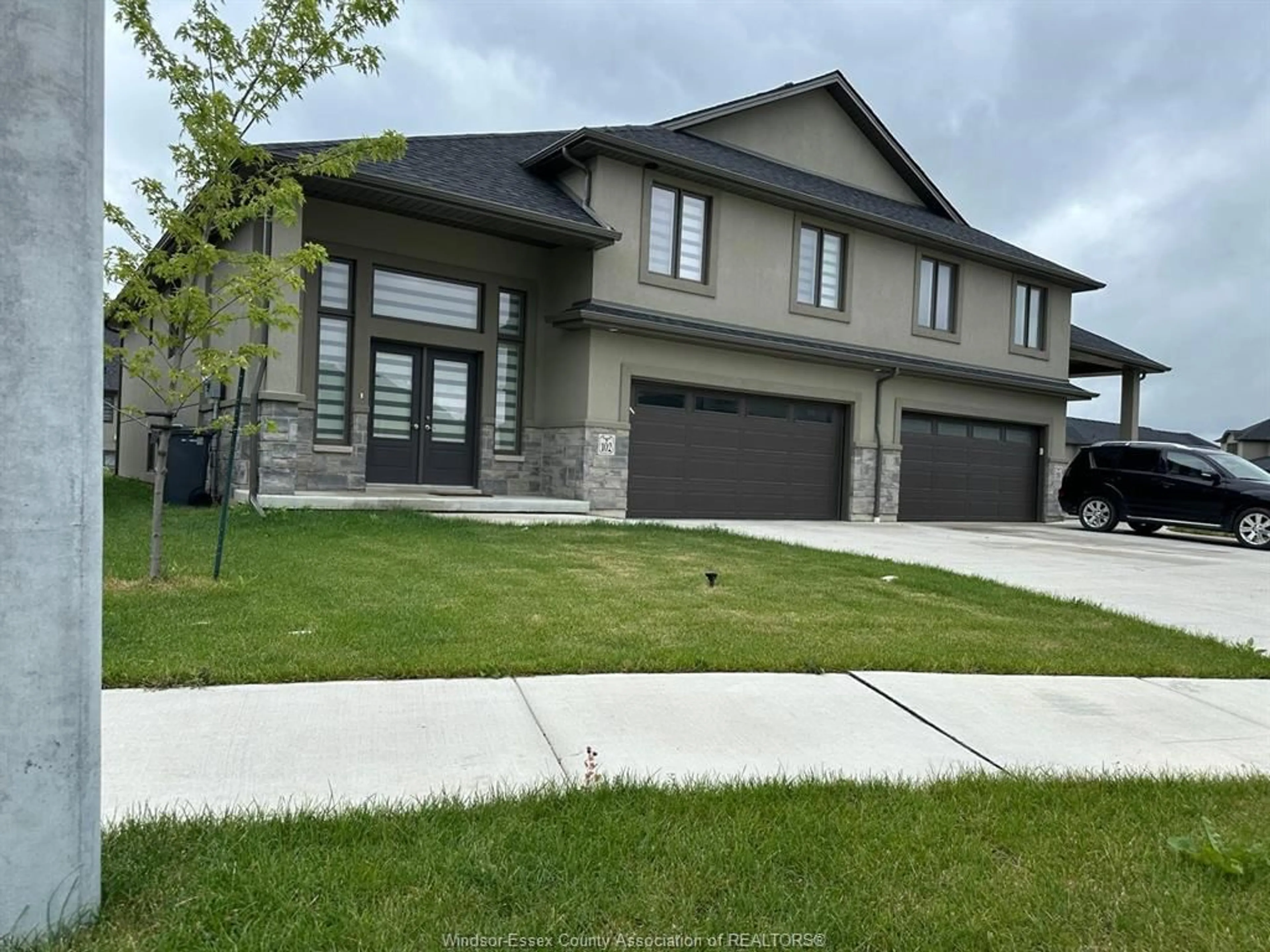 Unknown for 102 JONES St, Essex Ontario N8M 0B2