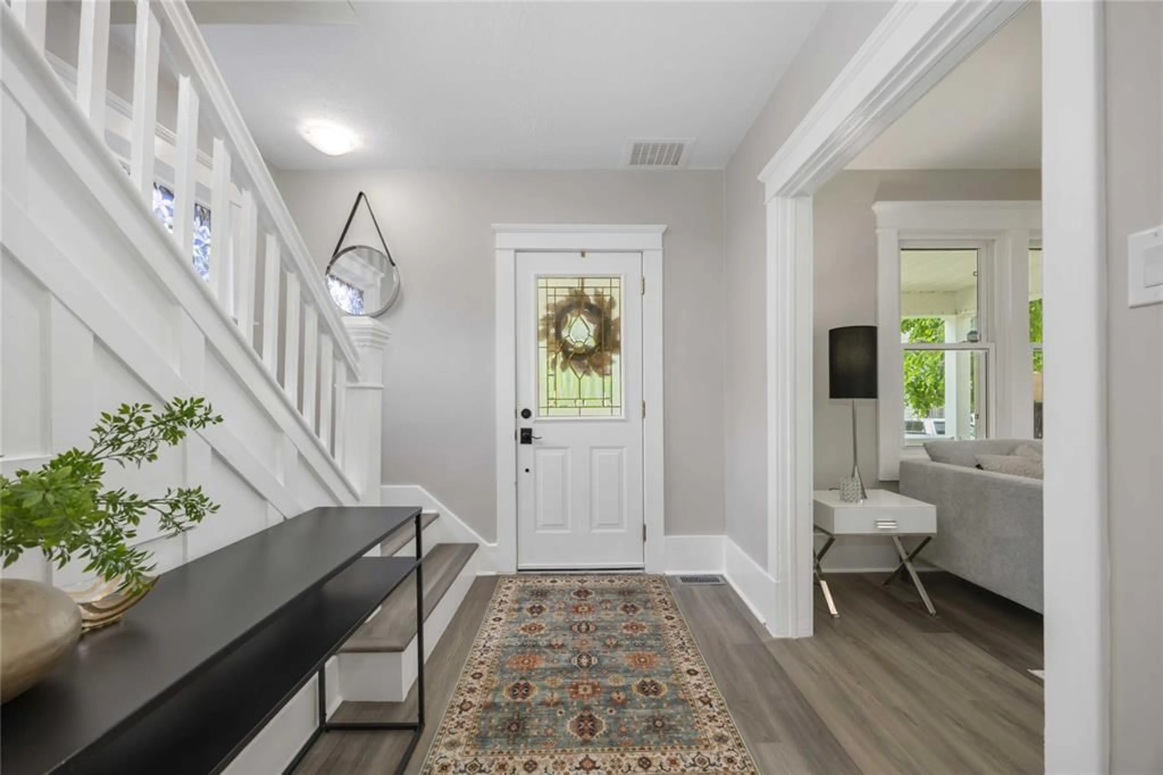 Indoor entryway for 290 Cromwell St, Sarnia Ontario N7T 3Y4