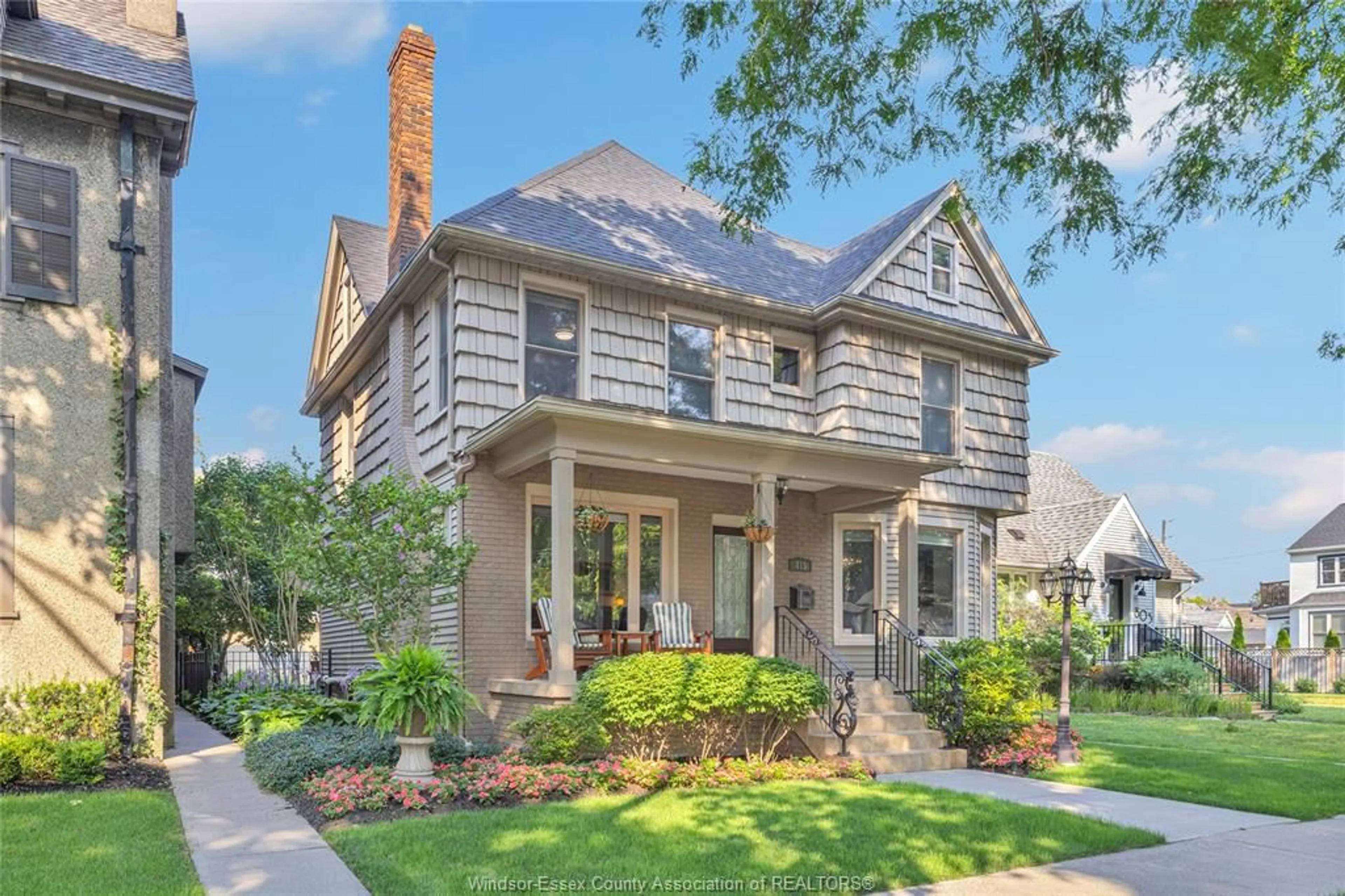 Home with brick exterior material, street for 815 KILDARE, Windsor Ontario N9Y 3H3