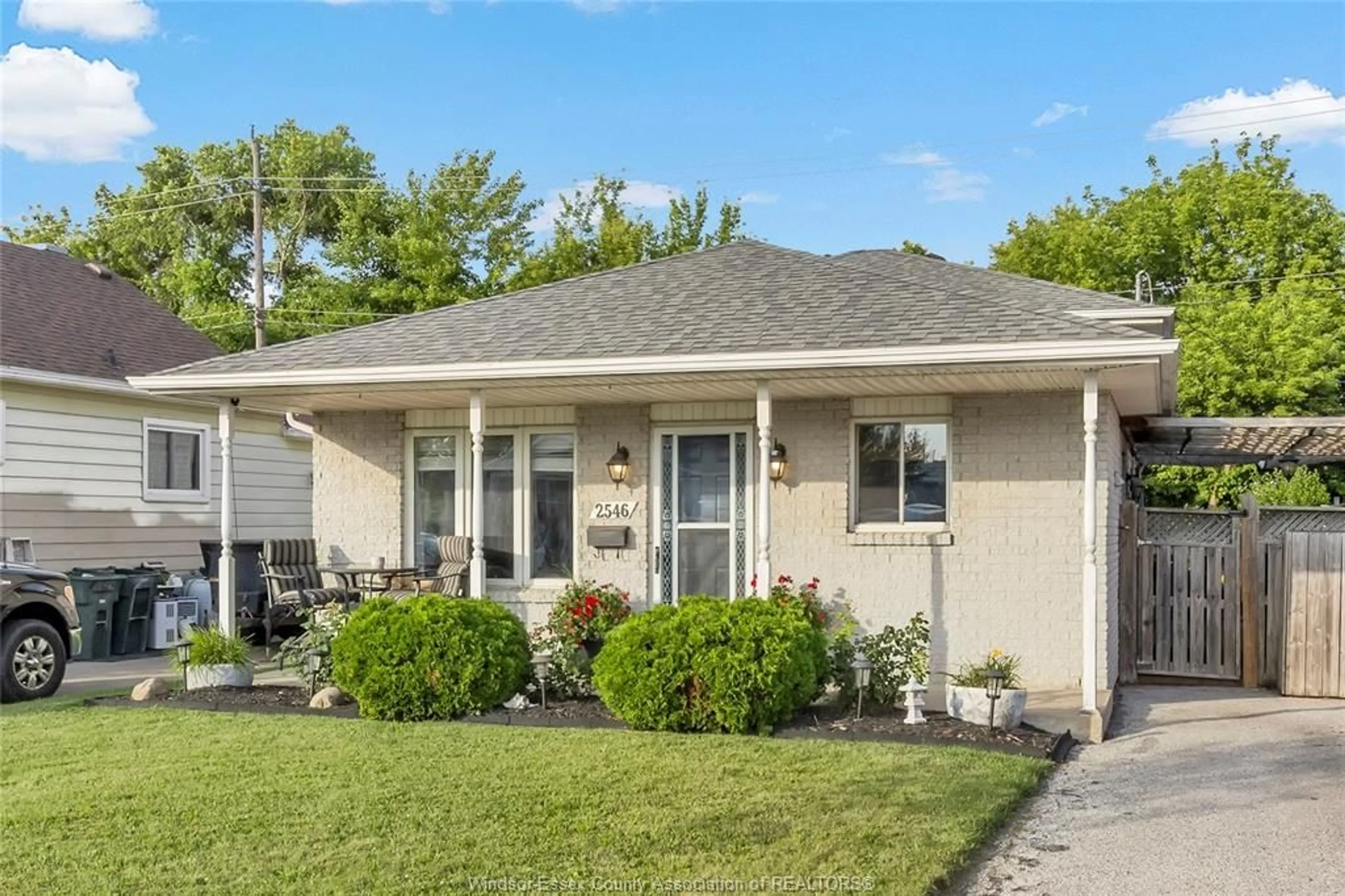 Home with vinyl exterior material, street for 2546 MELDRUM, Windsor Ontario N8W 4G1