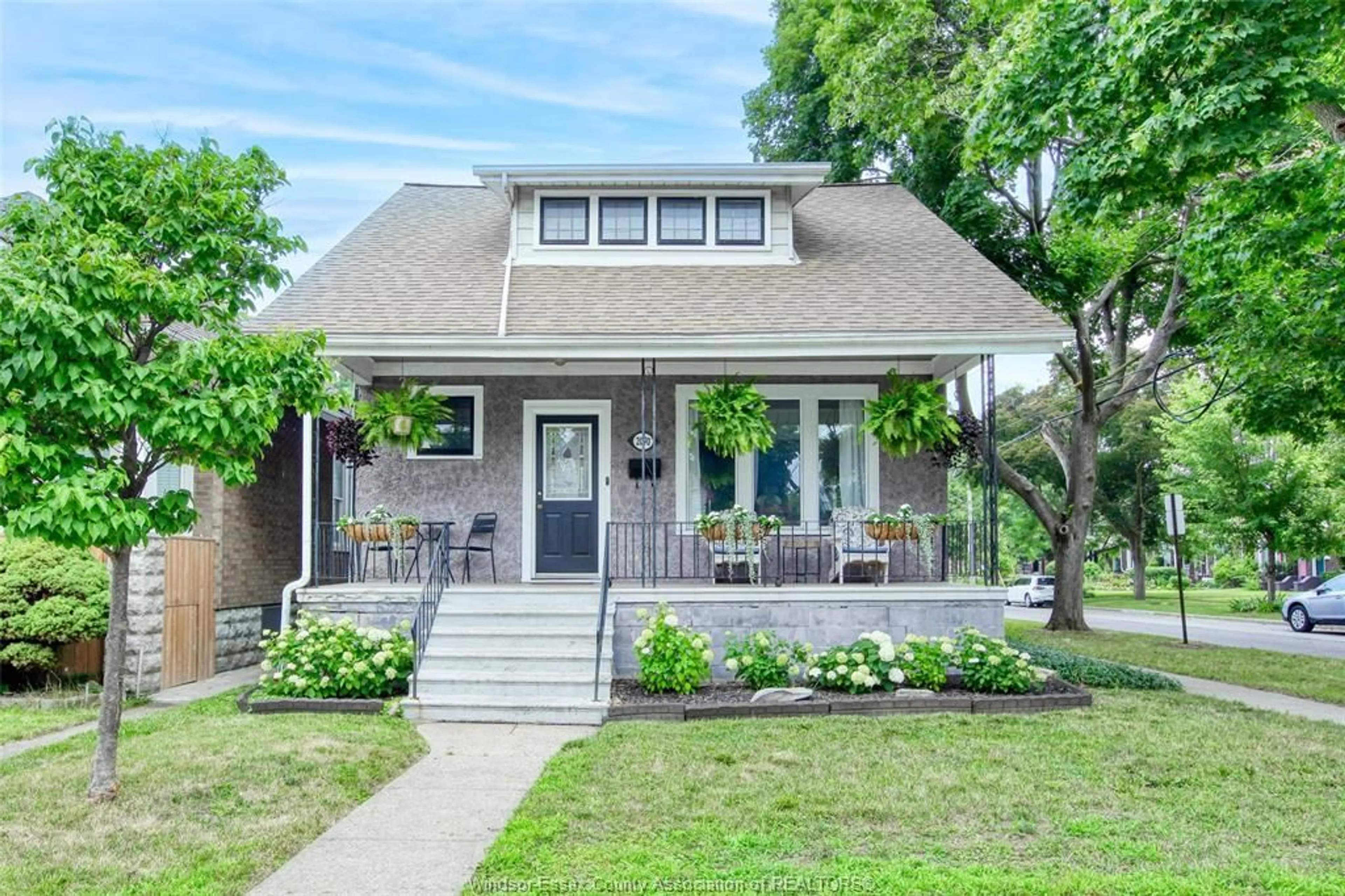 Home with vinyl exterior material, street for 2090 OTTAWA, Windsor Ontario N8Y 1R7