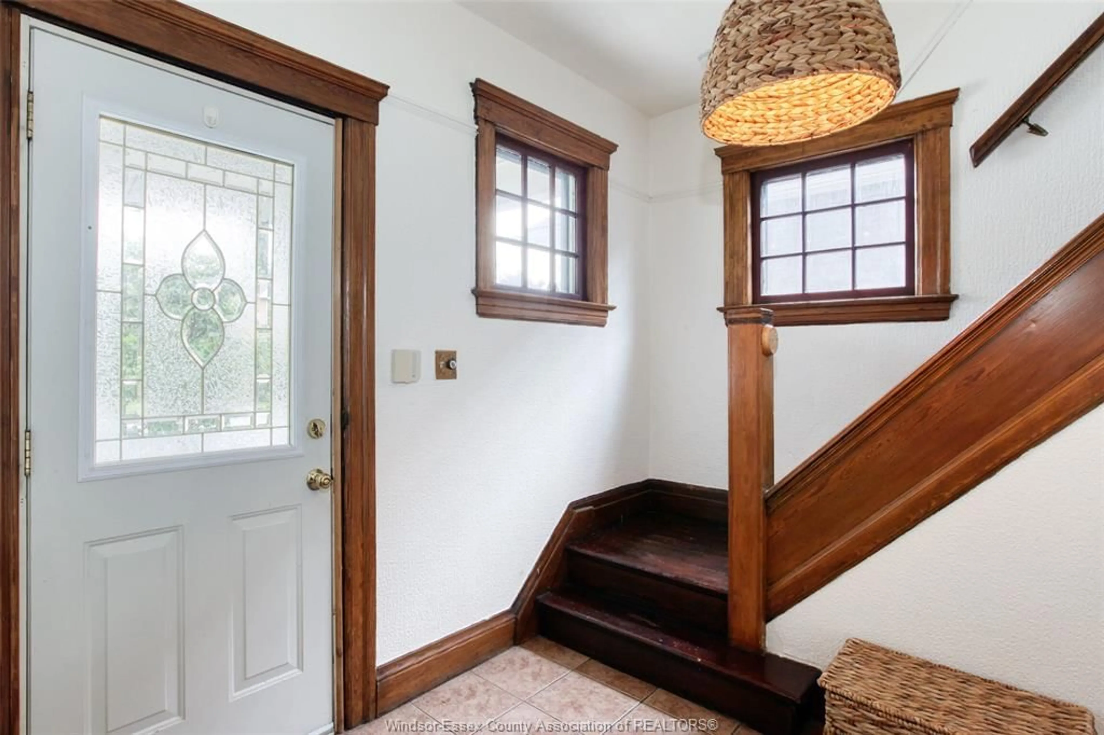 Indoor entryway for 2090 OTTAWA, Windsor Ontario N8Y 1R7