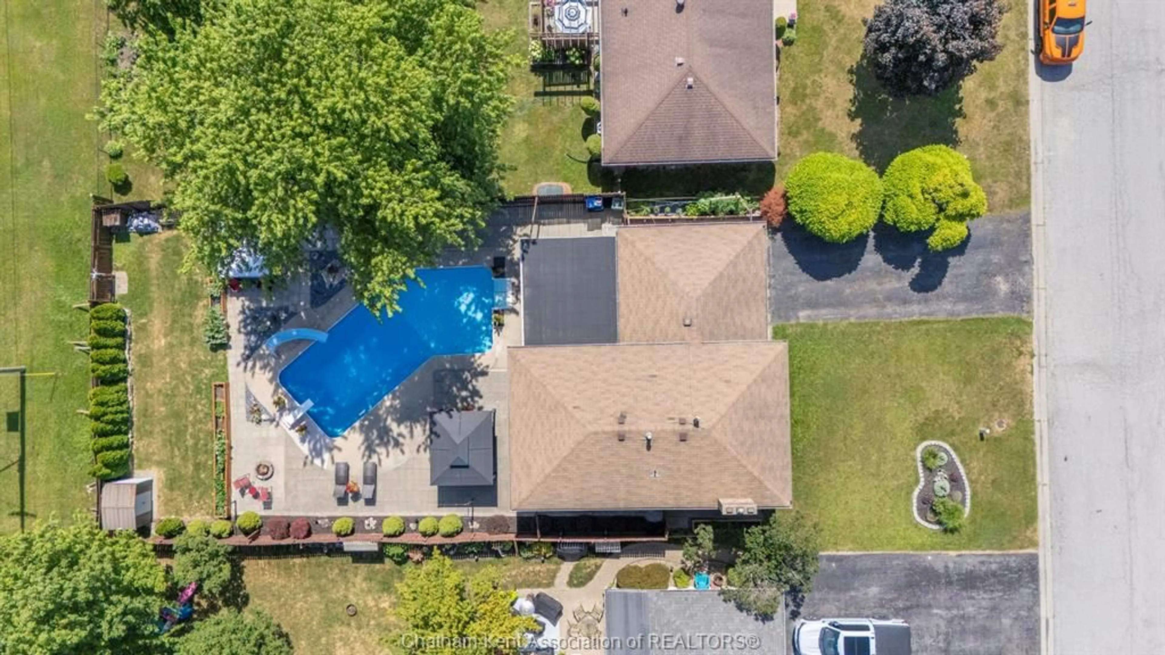 A pic from outside/outdoor area/front of a property/back of a property/a pic from drone, unknown for 7139 William St, Comber Ontario N0J 1P0