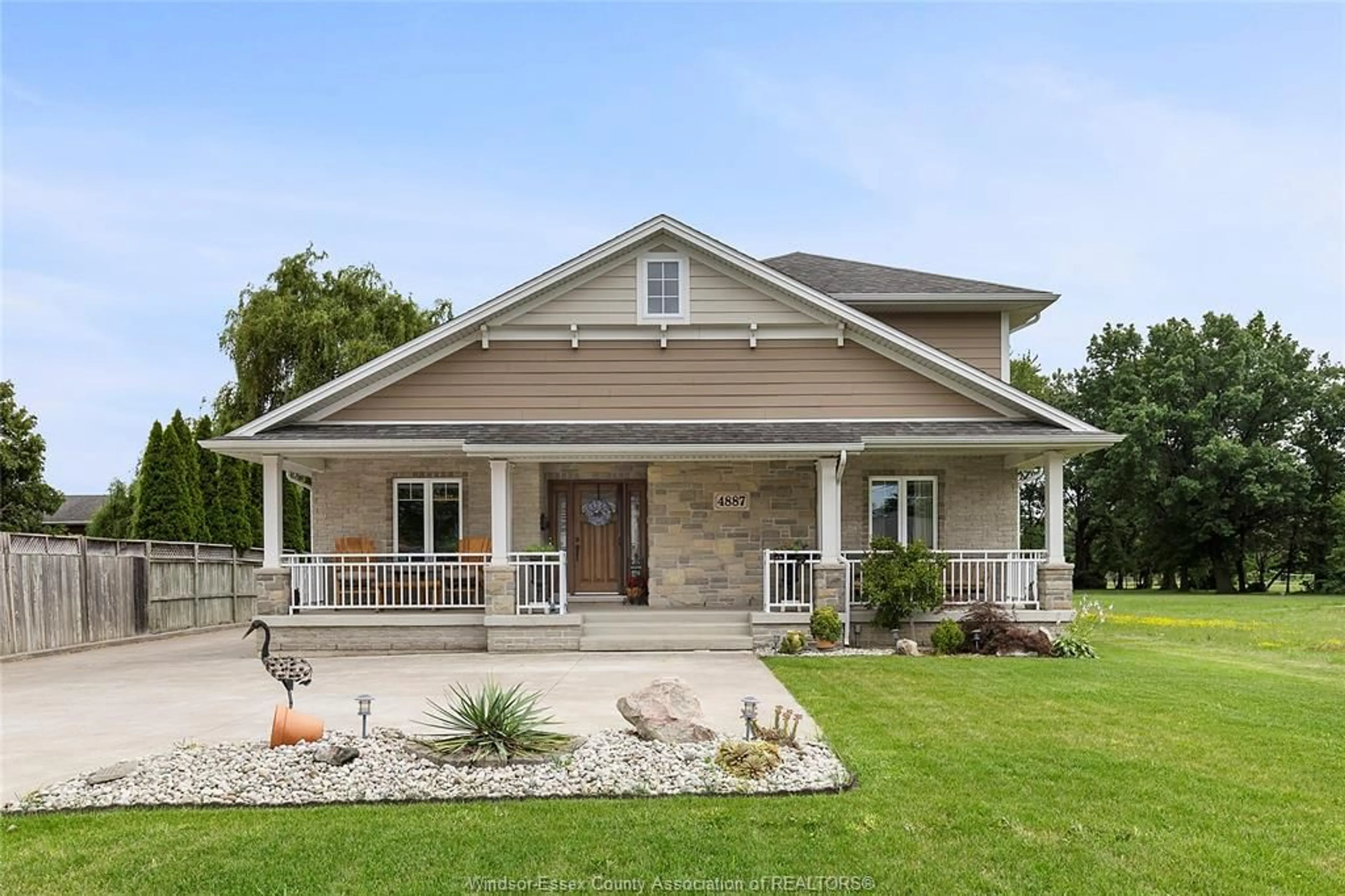 Home with vinyl exterior material, unknown for 4887 GRAND Blvd, Windsor Ontario N8T 0A2