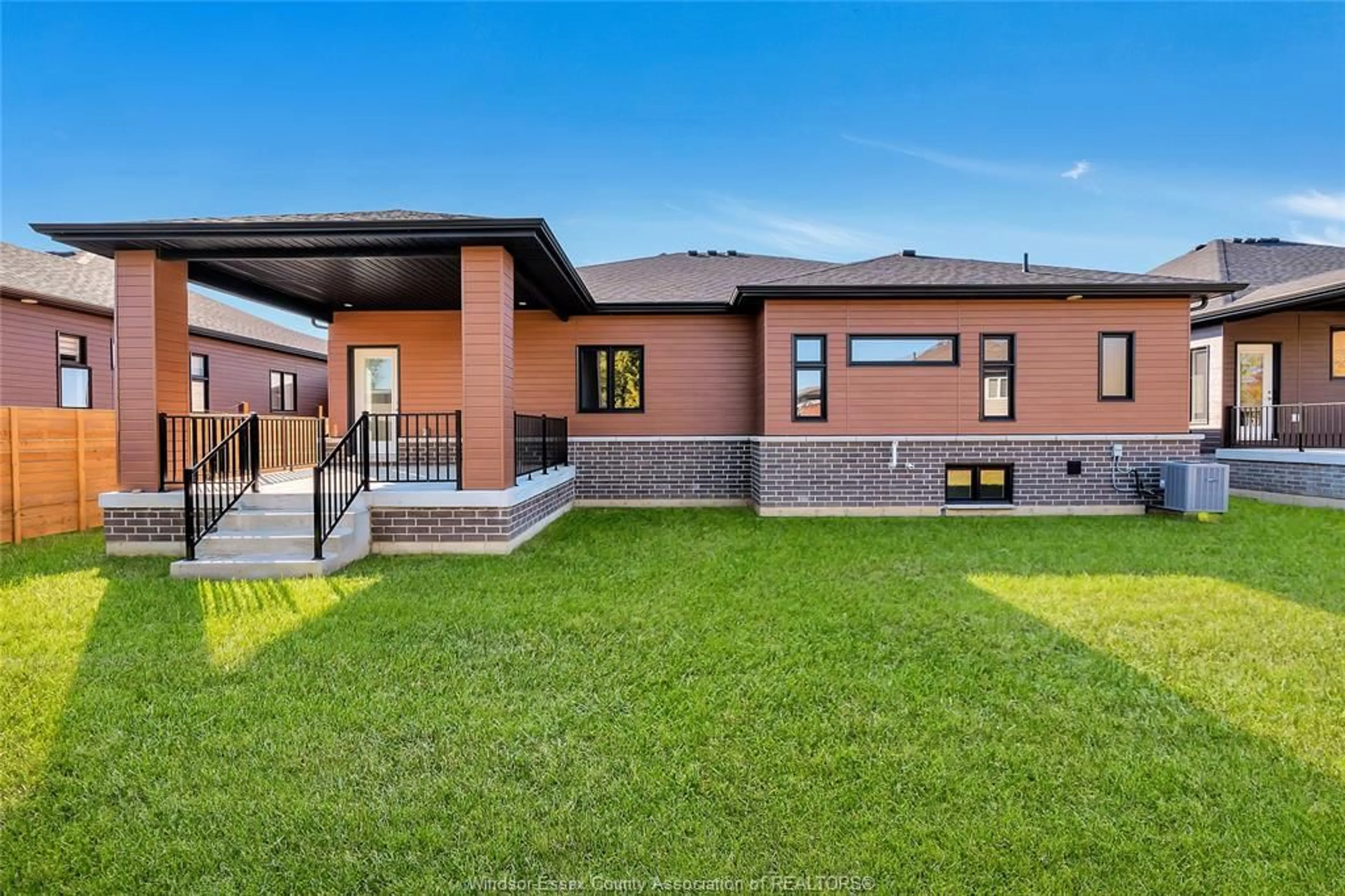 Home with brick exterior material, building for 4 WOODLAND, Kingsville Ontario N9Y 0A9