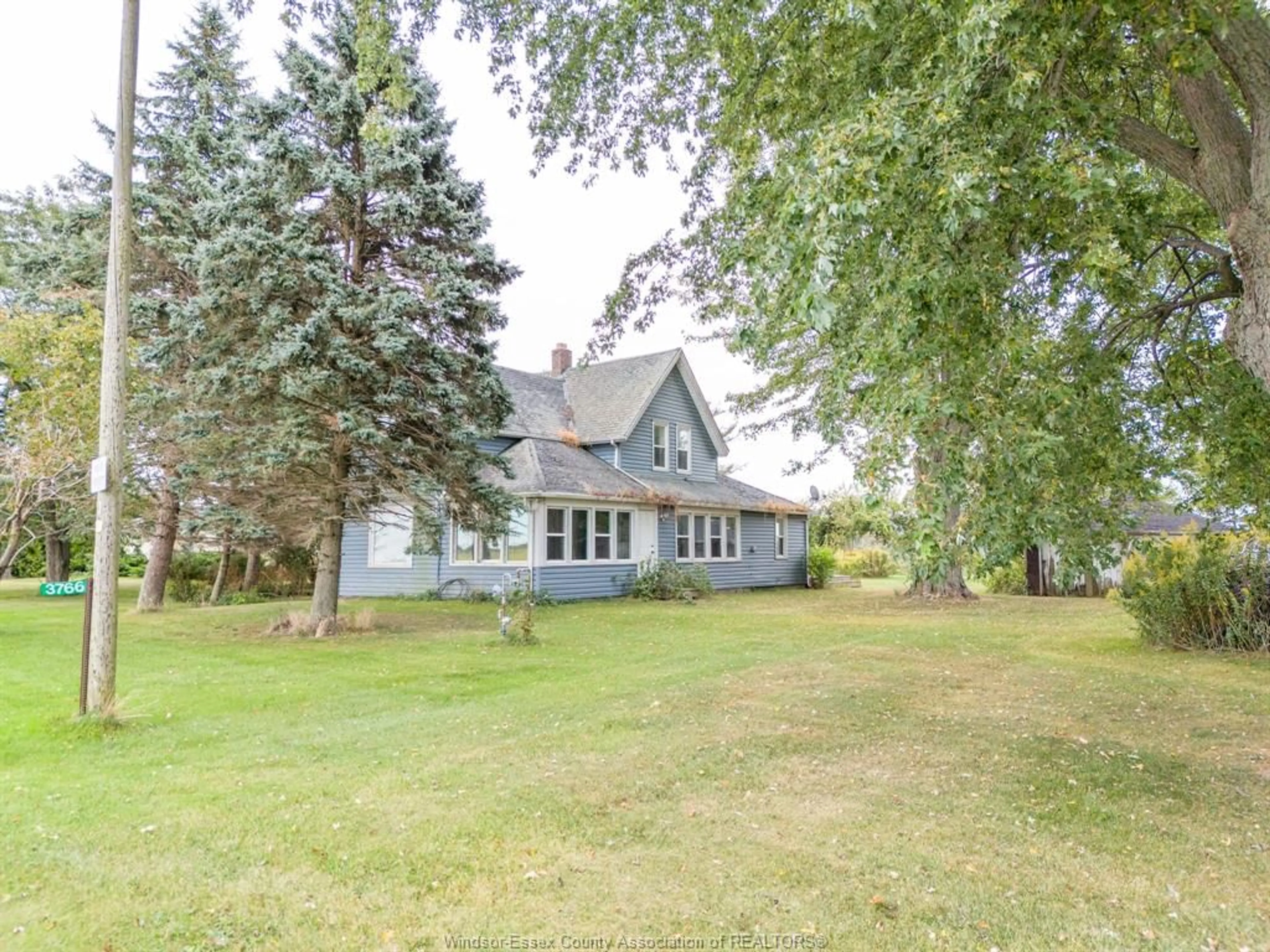 A pic from outside/outdoor area/front of a property/back of a property/a pic from drone, unknown for 3766 TALBOT TRAIL, Chatham-Kent Ontario N0P 2P0