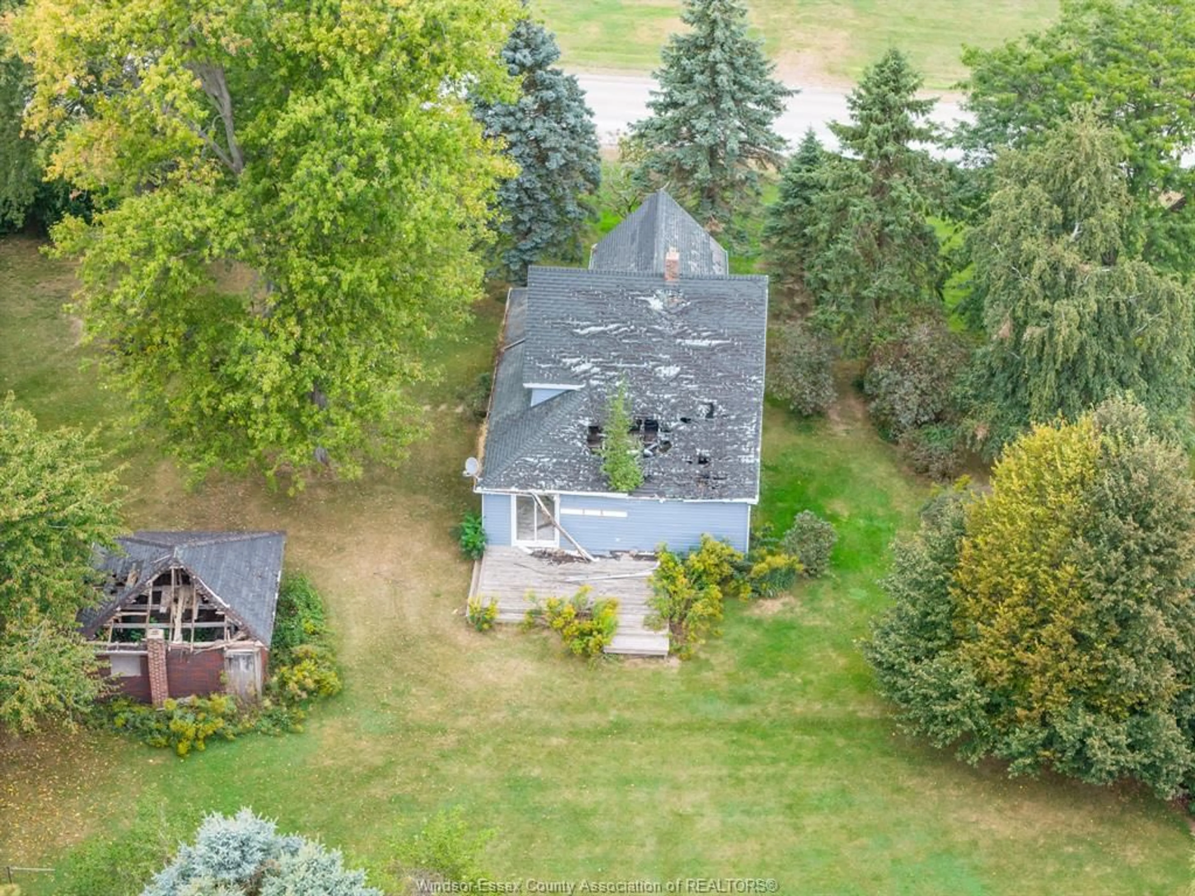 A pic from outside/outdoor area/front of a property/back of a property/a pic from drone, unknown for 3766 TALBOT TRAIL, Chatham-Kent Ontario N0P 2P0