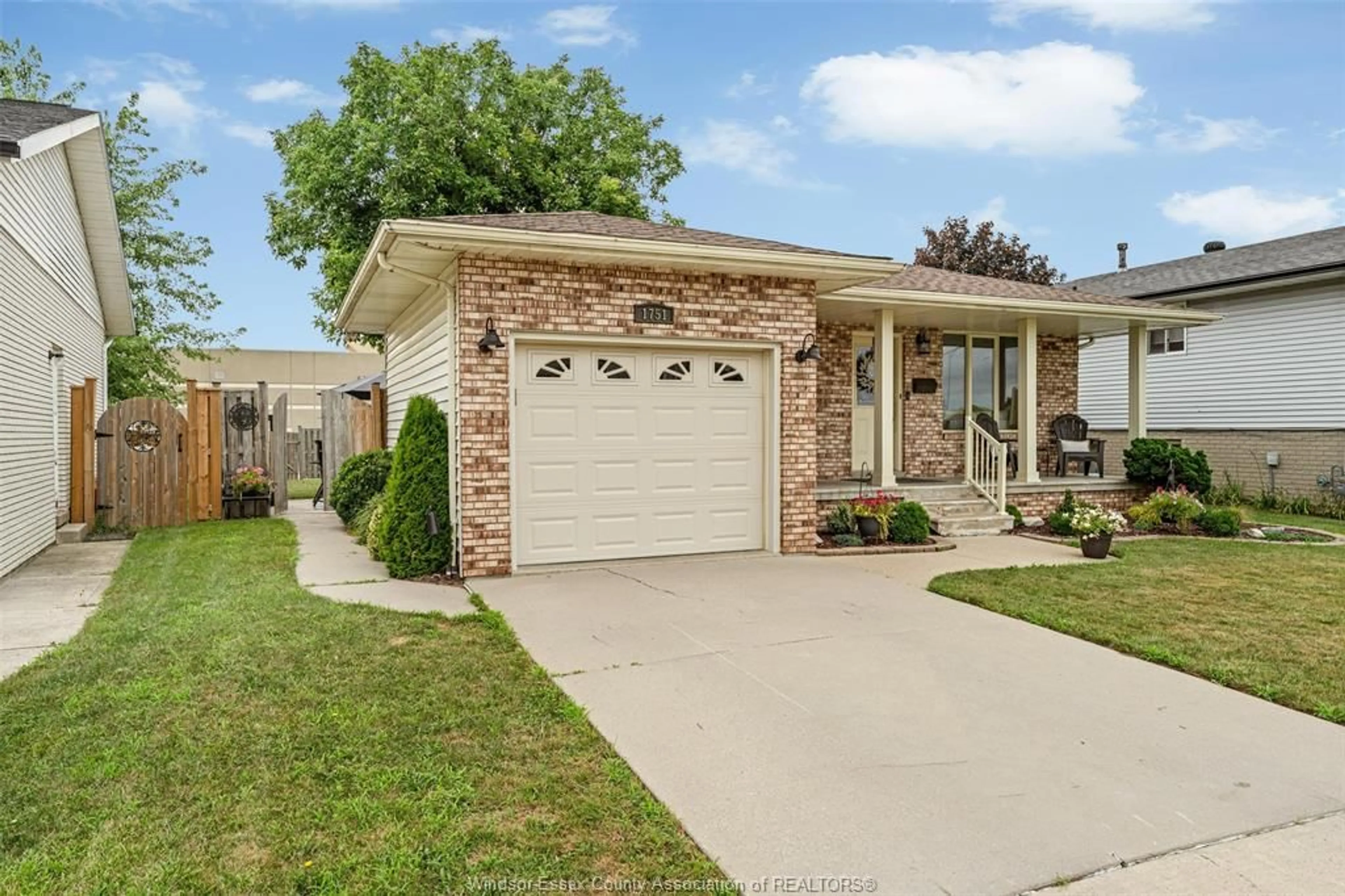 Home with vinyl exterior material, street for 1751 HOMESTEAD Lane, LaSalle Ontario N9H 2C8