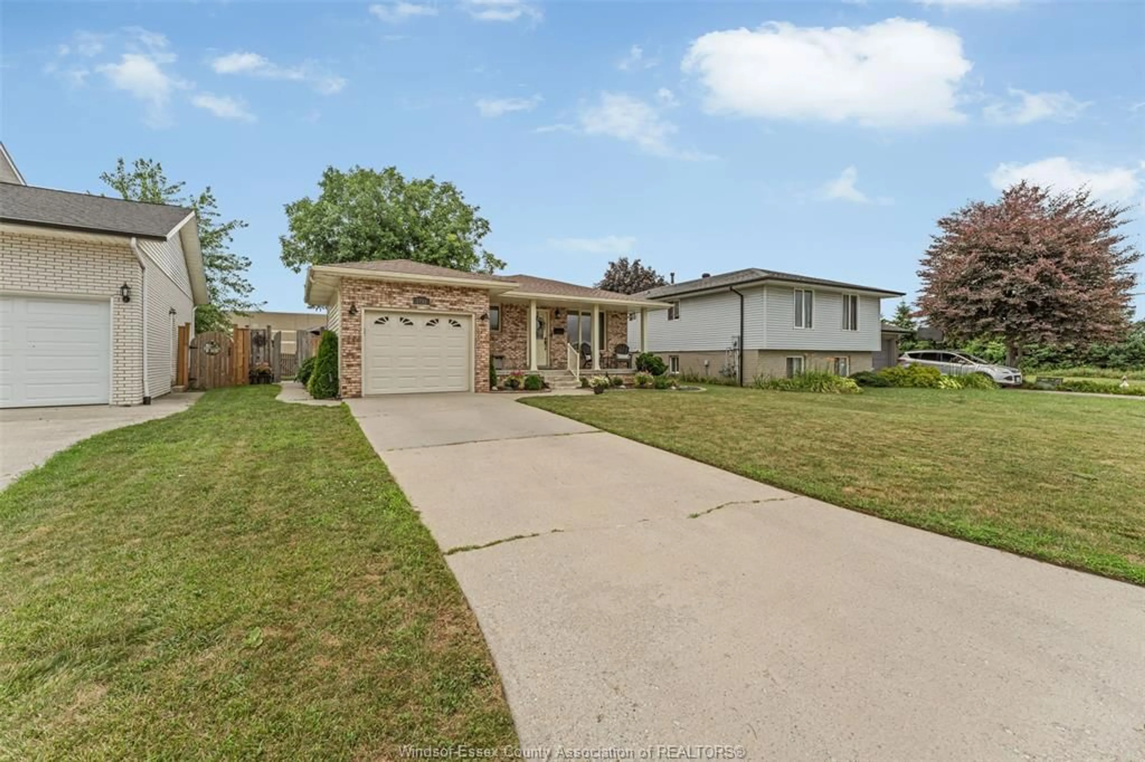 A pic from outside/outdoor area/front of a property/back of a property/a pic from drone, street for 1751 HOMESTEAD Lane, LaSalle Ontario N9H 2C8