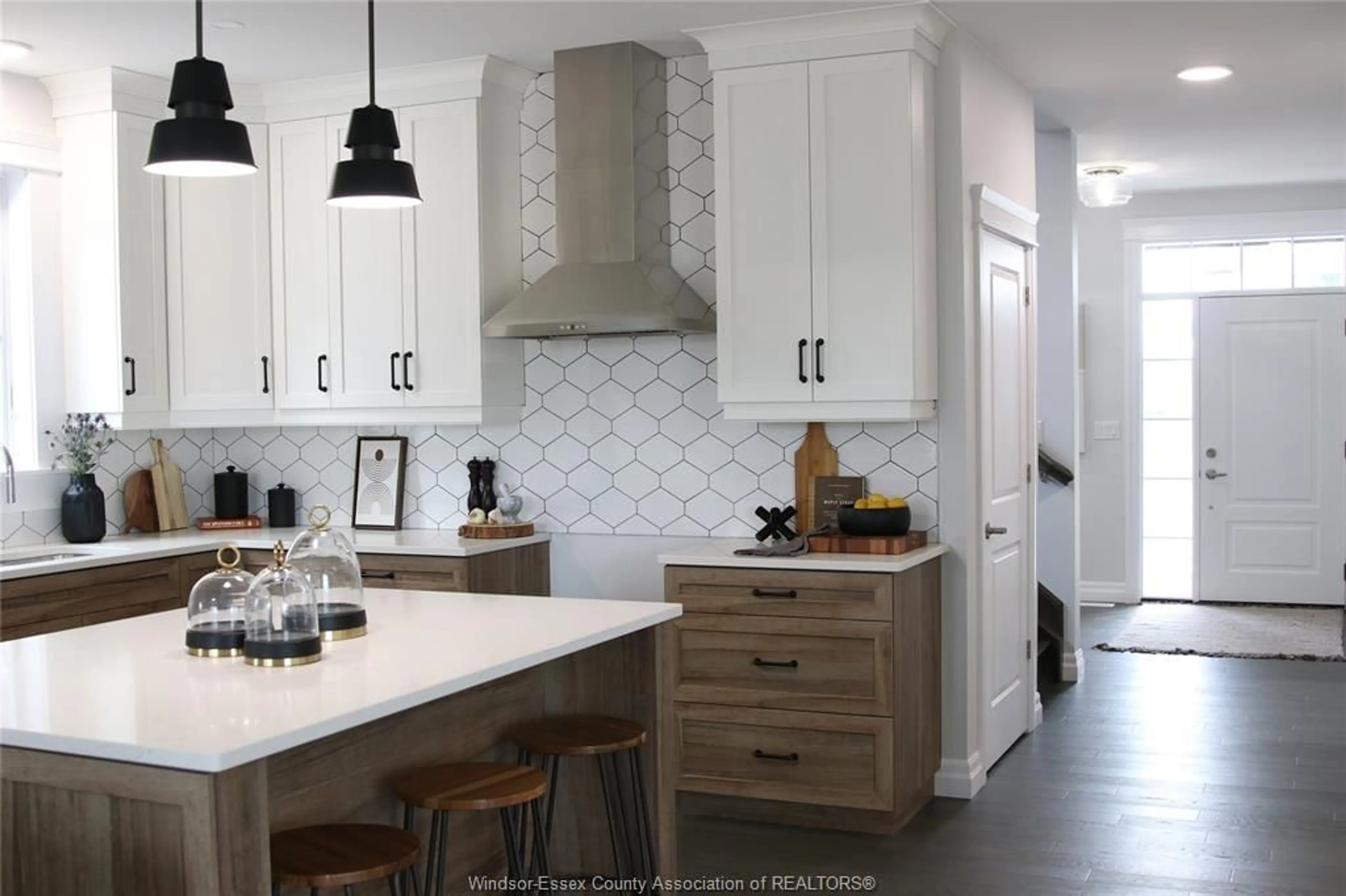 Open concept kitchen, ceramic/tile floor for 47 BELLEVIEW, Kingsville Ontario N0R 1B0