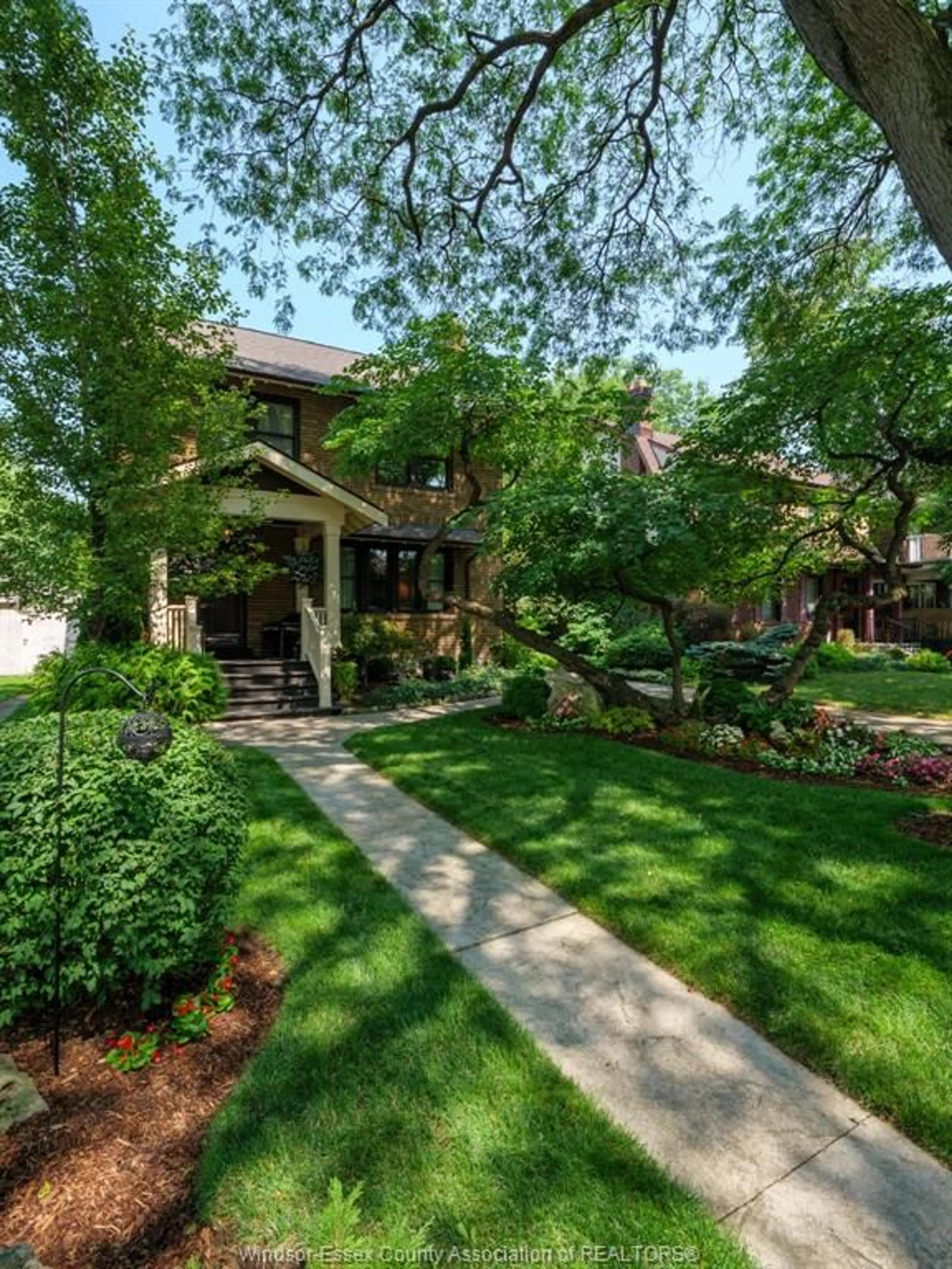 Home with brick exterior material, street for 970 VICTORIA Ave, Windsor Ontario N9A 4N4