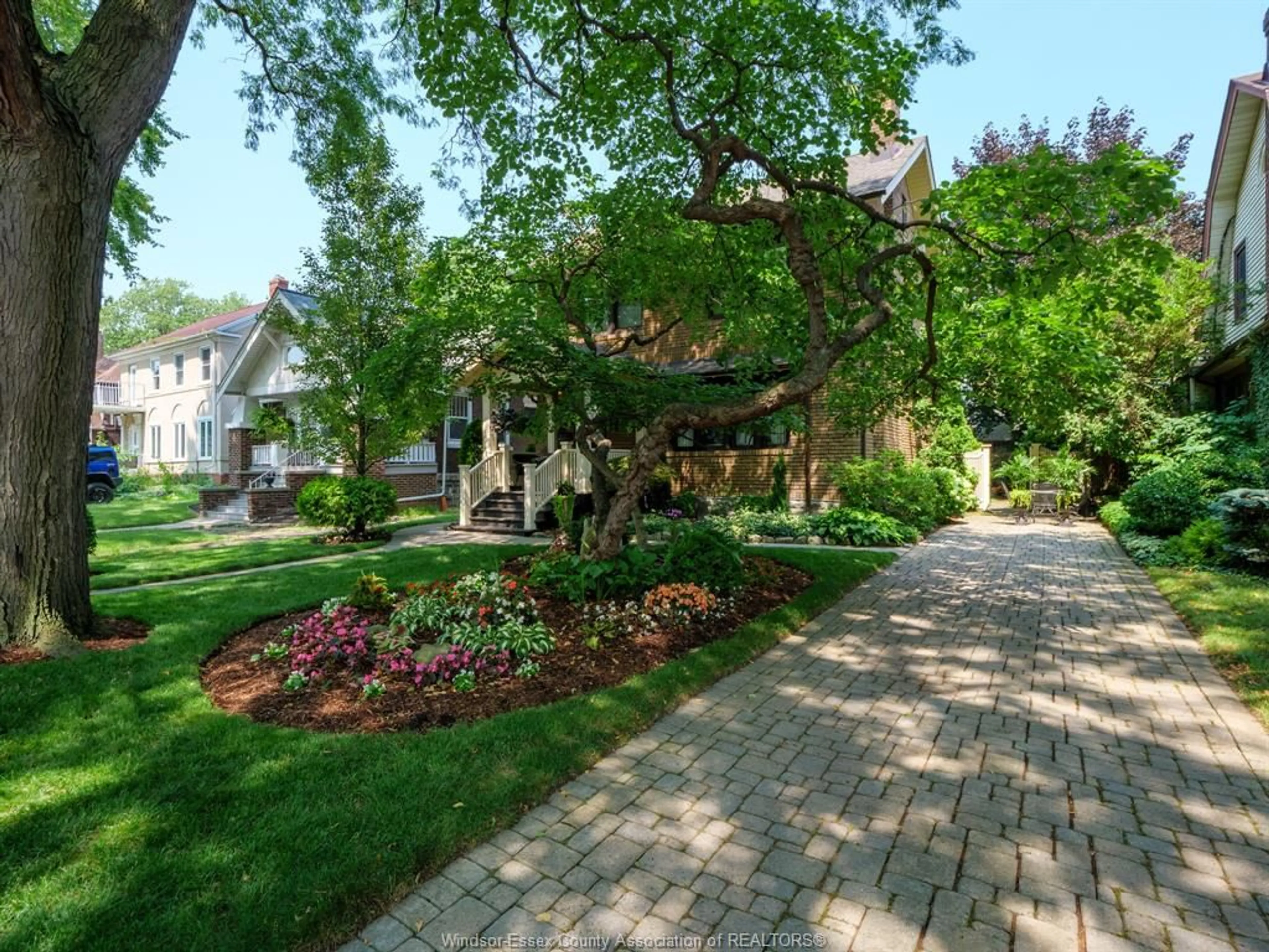 Patio, street for 970 VICTORIA Ave, Windsor Ontario N9A 4N4