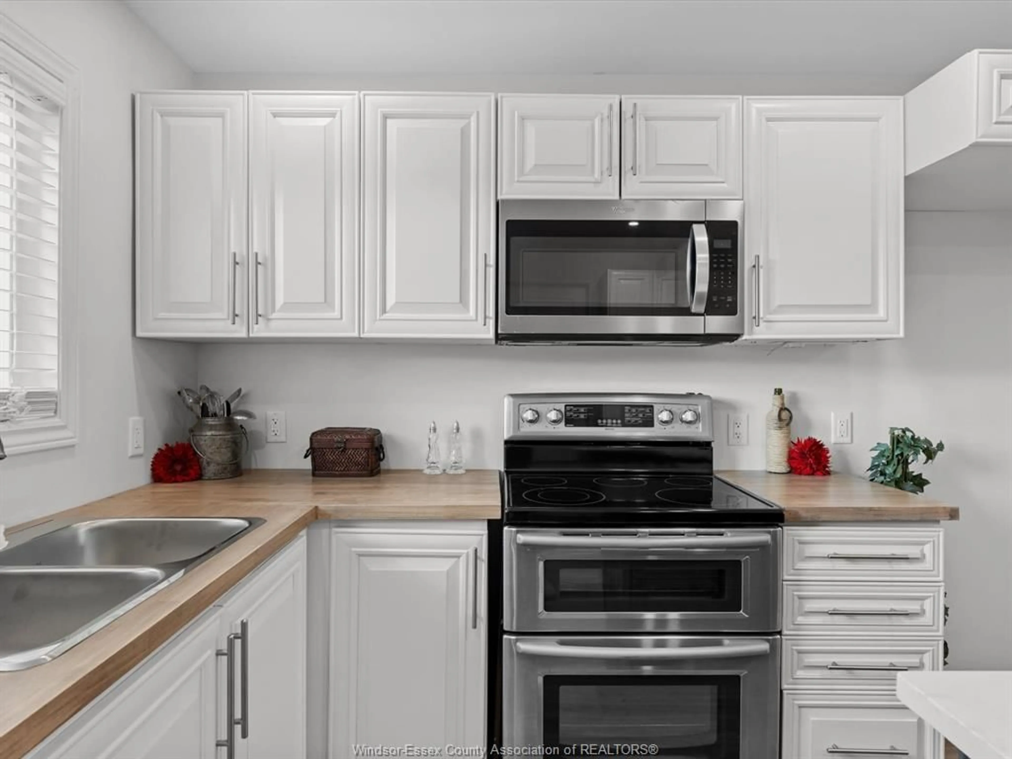 Standard kitchen, unknown for 2738 CHANDLER Rd, Windsor Ontario N8W 4B5