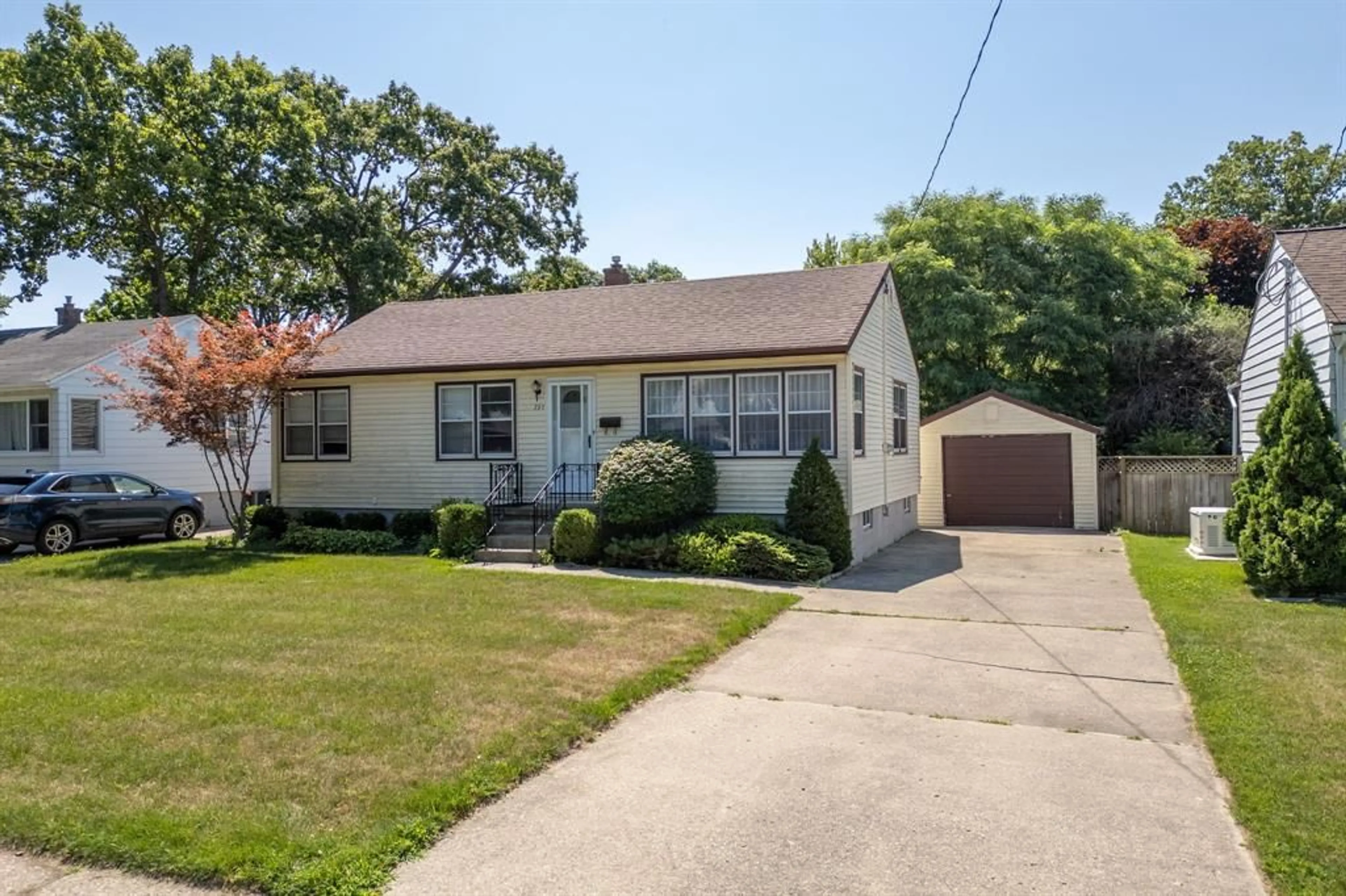 Home with vinyl exterior material, street for 751 KEMSLEY Dr, Sarnia Ontario N7V 2M3