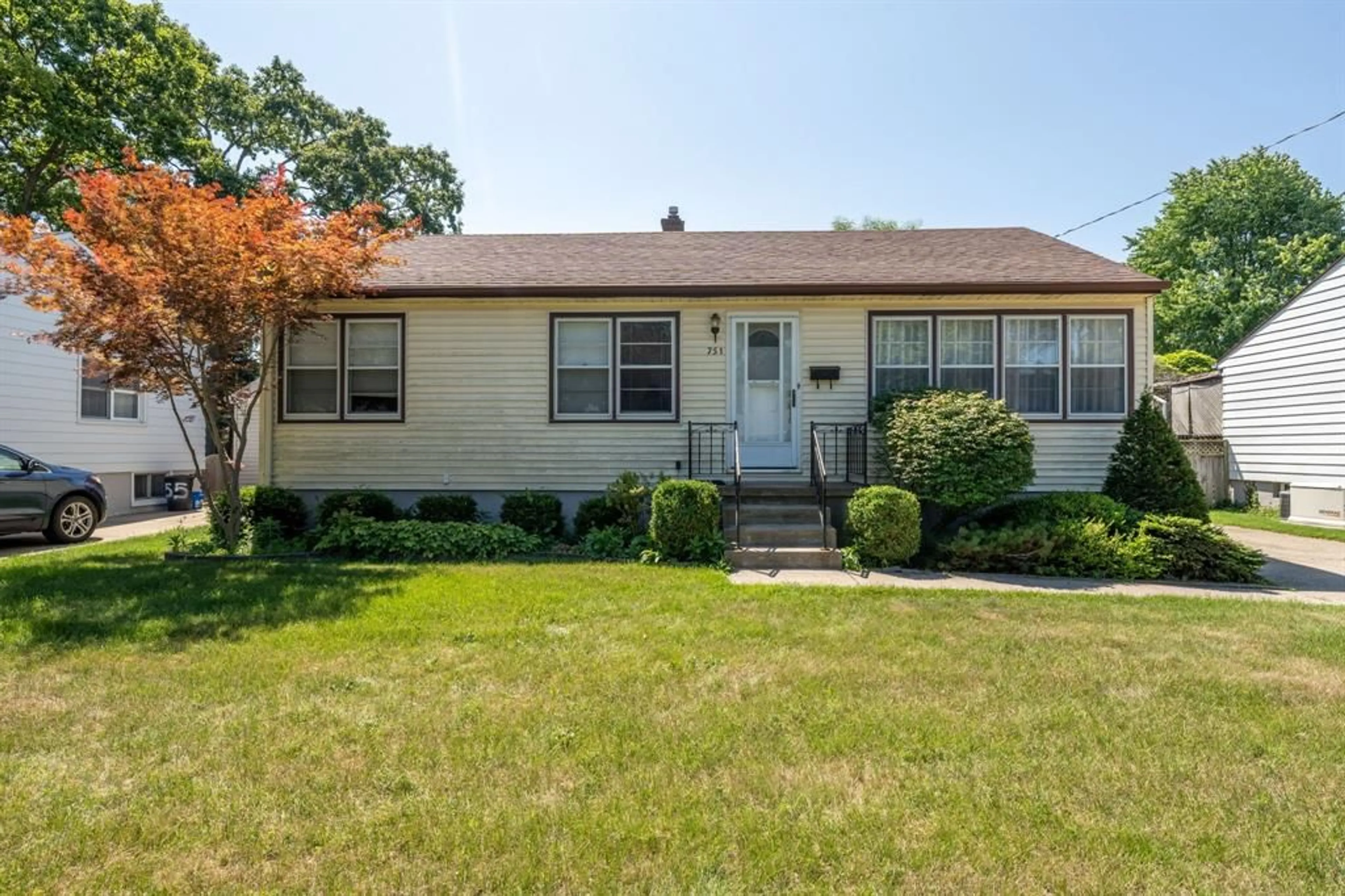 Home with vinyl exterior material, street for 751 KEMSLEY Dr, Sarnia Ontario N7V 2M3