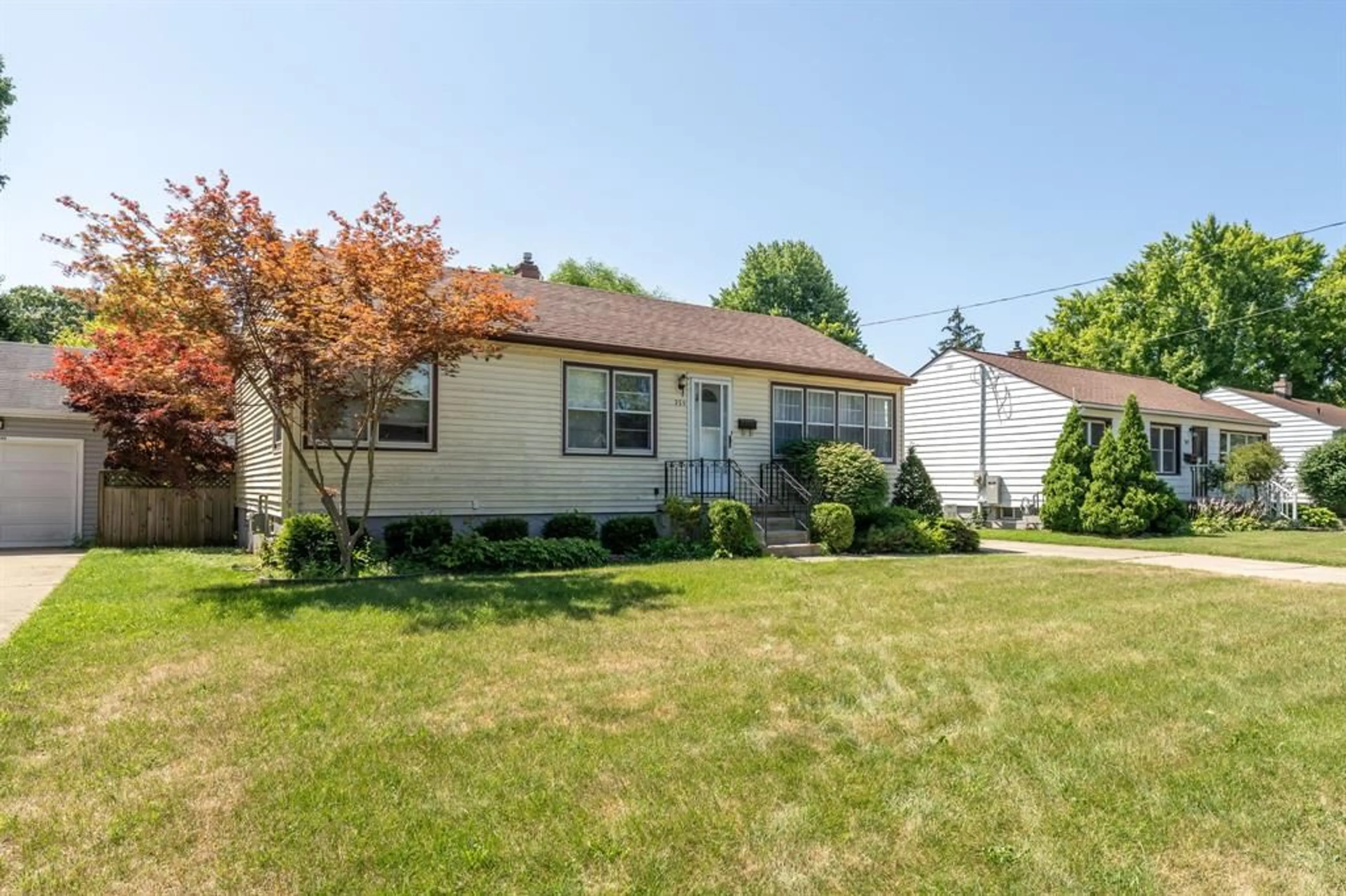 Home with vinyl exterior material, street for 751 KEMSLEY Dr, Sarnia Ontario N7V 2M3