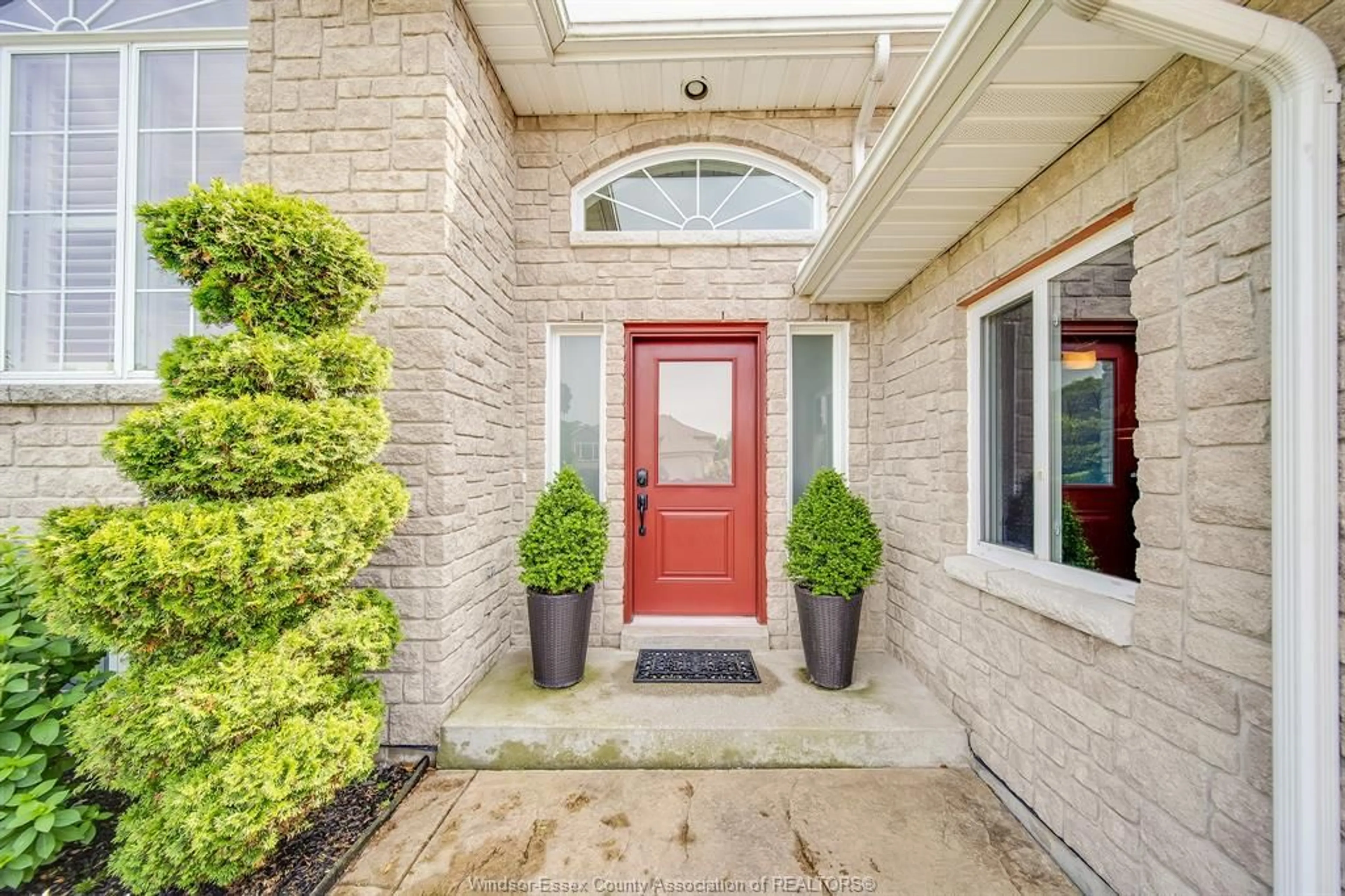 Indoor entryway for 209 JAMES Ave, Kingsville Ontario N9Y 4B4