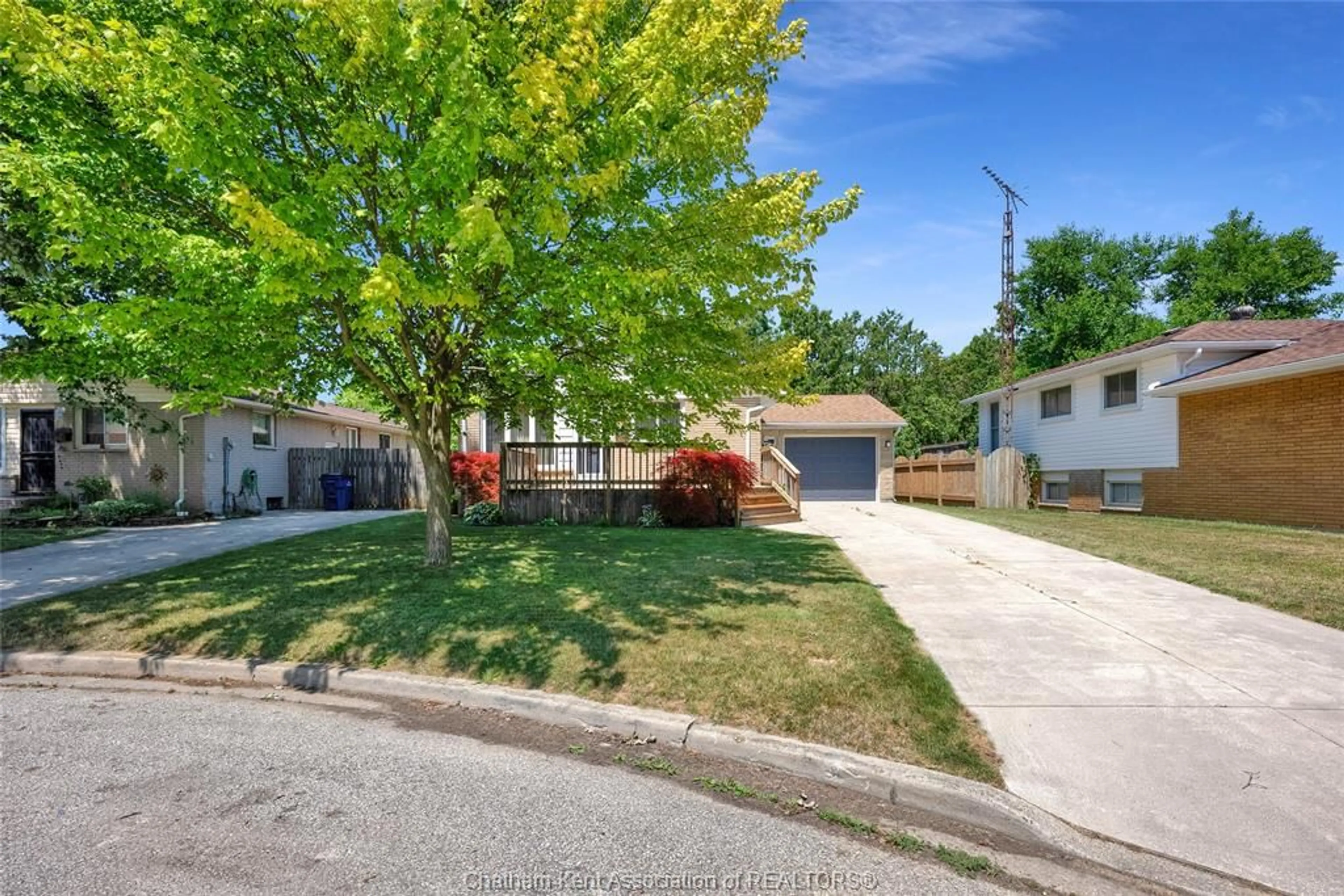 A pic from outside/outdoor area/front of a property/back of a property/a pic from drone, street for 63 Aberdeen St, Chatham Ontario N7L 1Y3